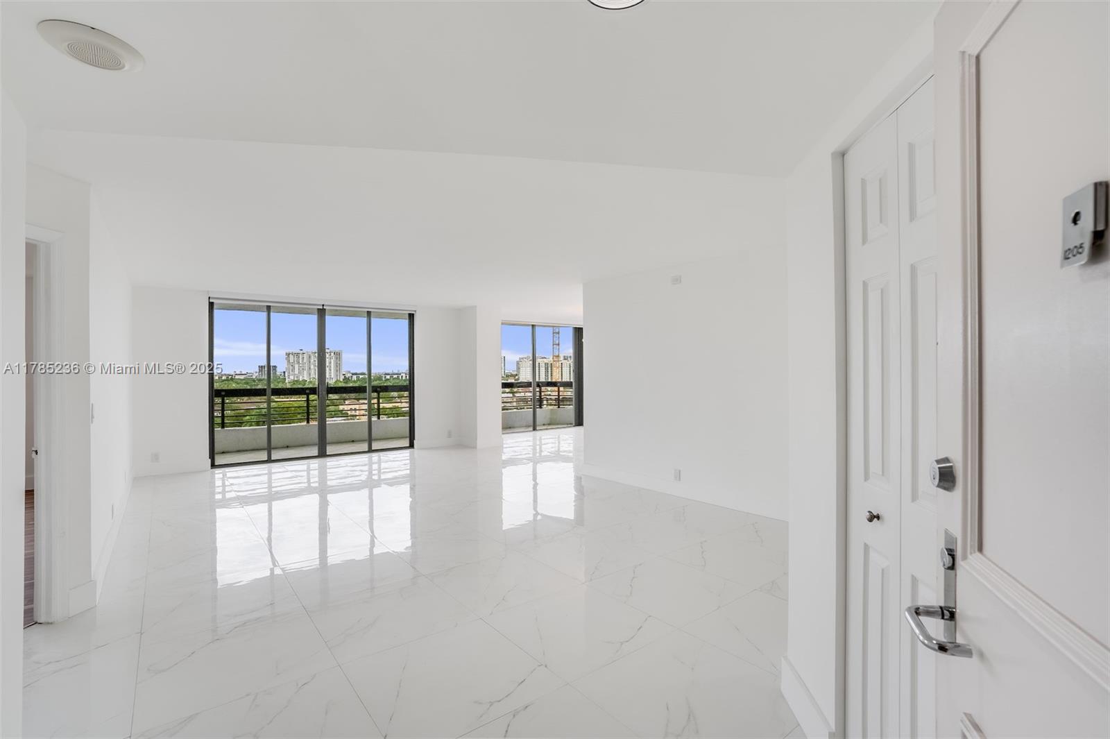 3500 Mystic Pointe Dr # 1205