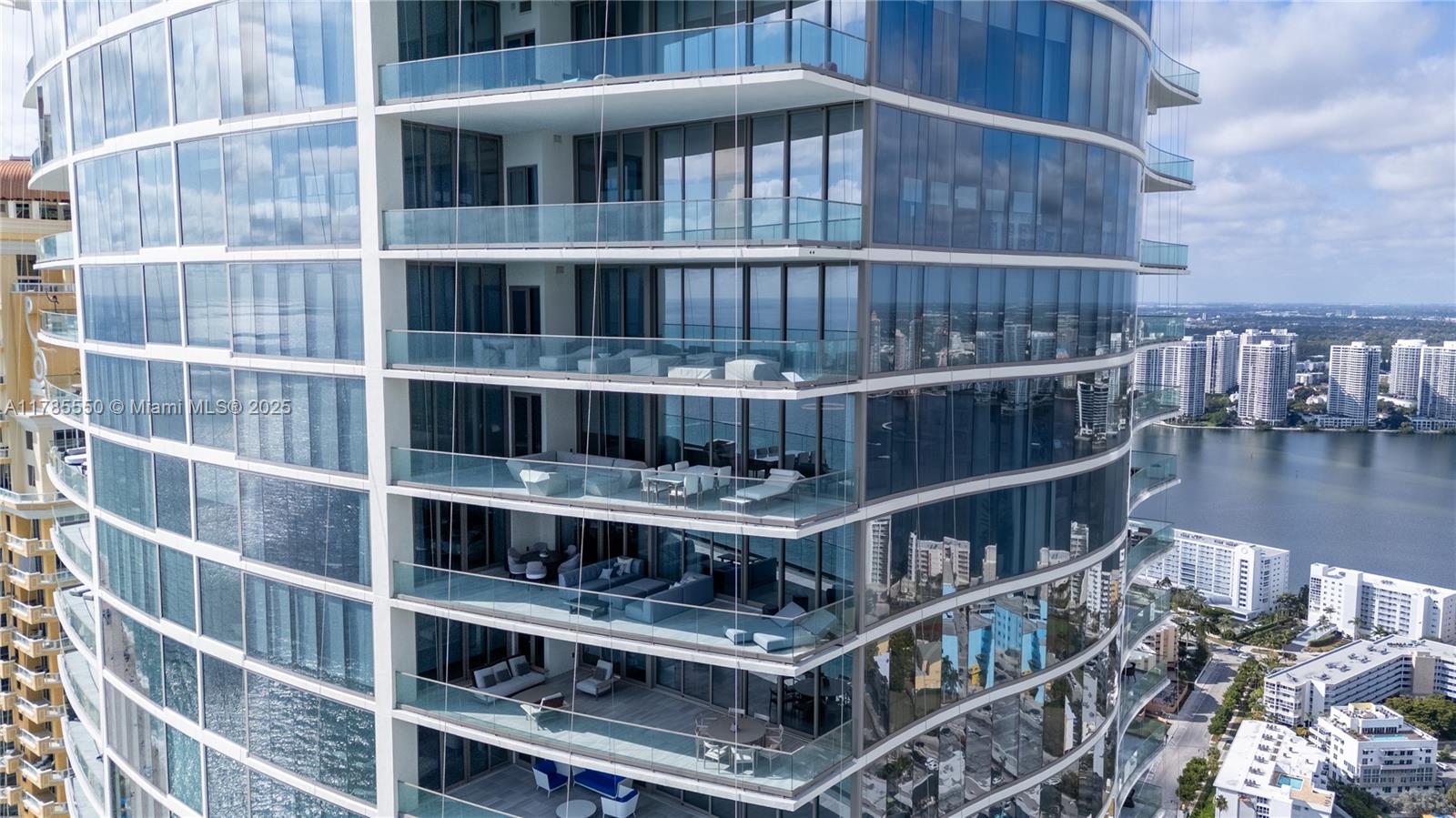 17901 Collins Ave # 4305