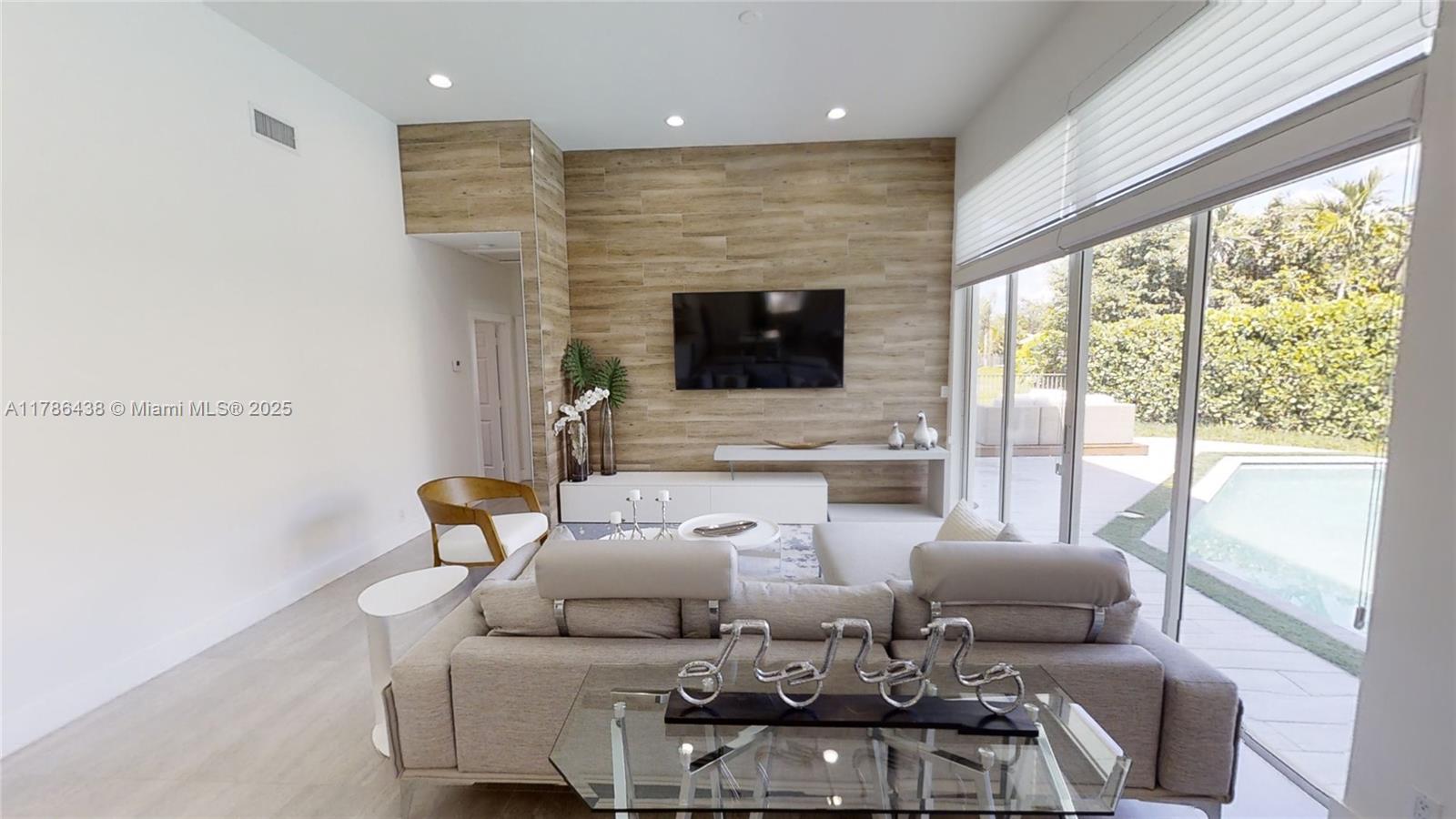 3050 Lakewood Dr