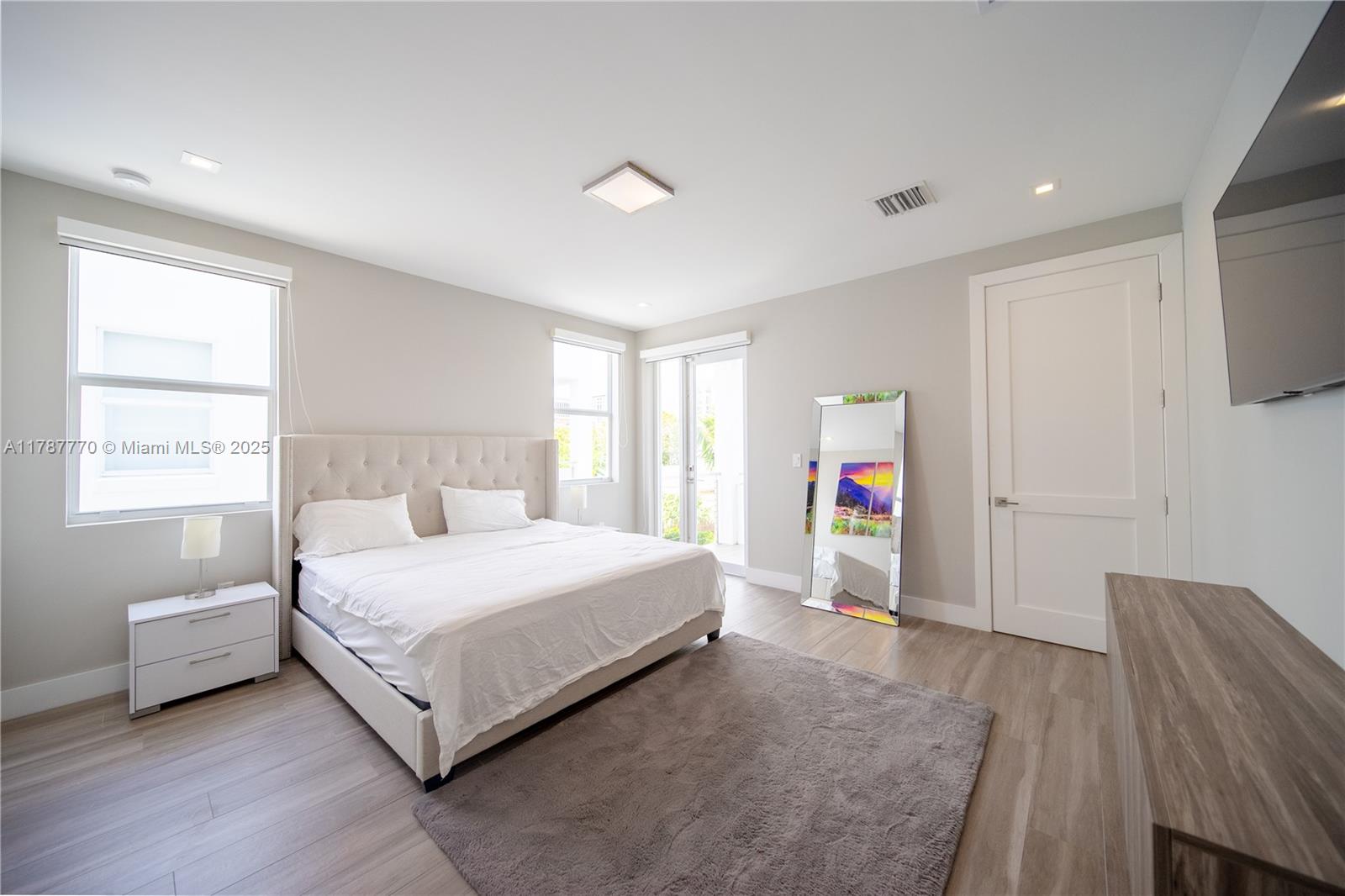 3653 SW 26th St # 3653