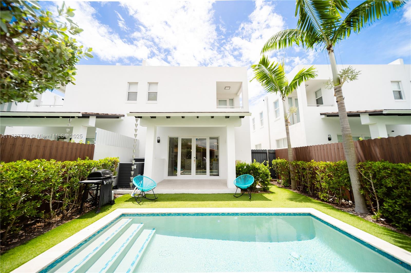 3653 SW 26th St # 3653