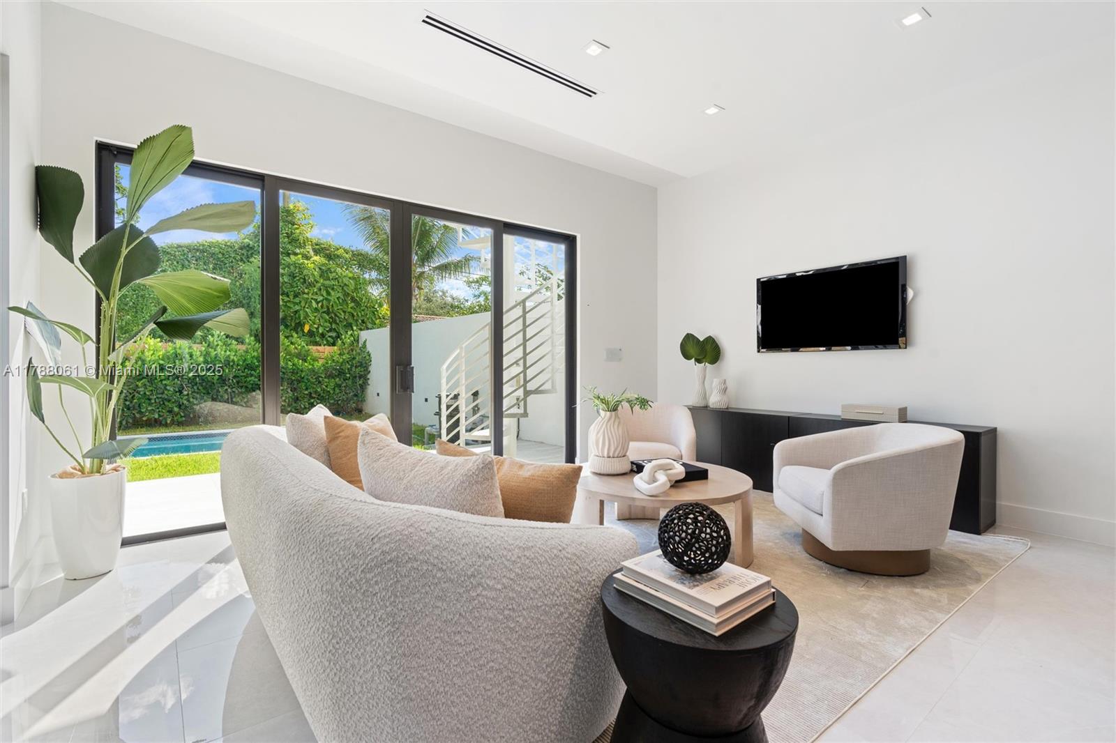 1233 SW 13th Ave # A