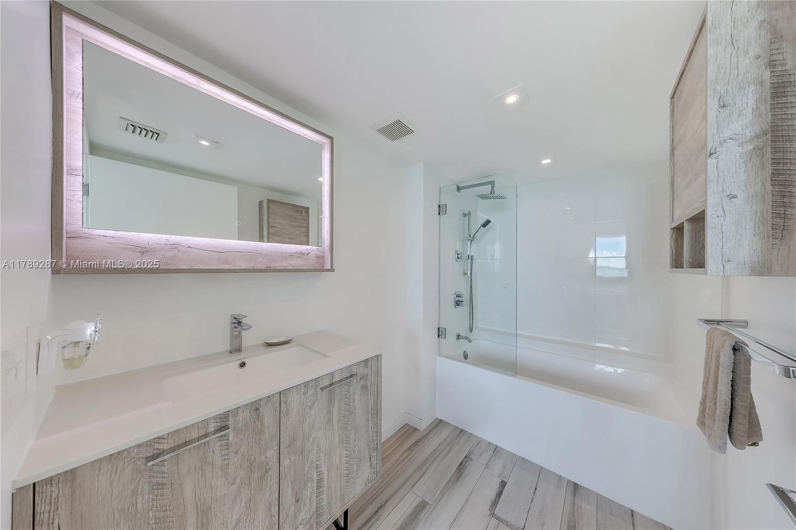 1155 Brickell Bay Dr # 1210