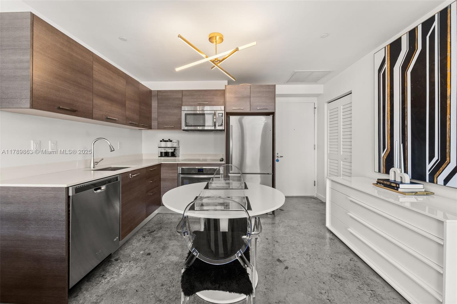 151 SE 1st St # 2809