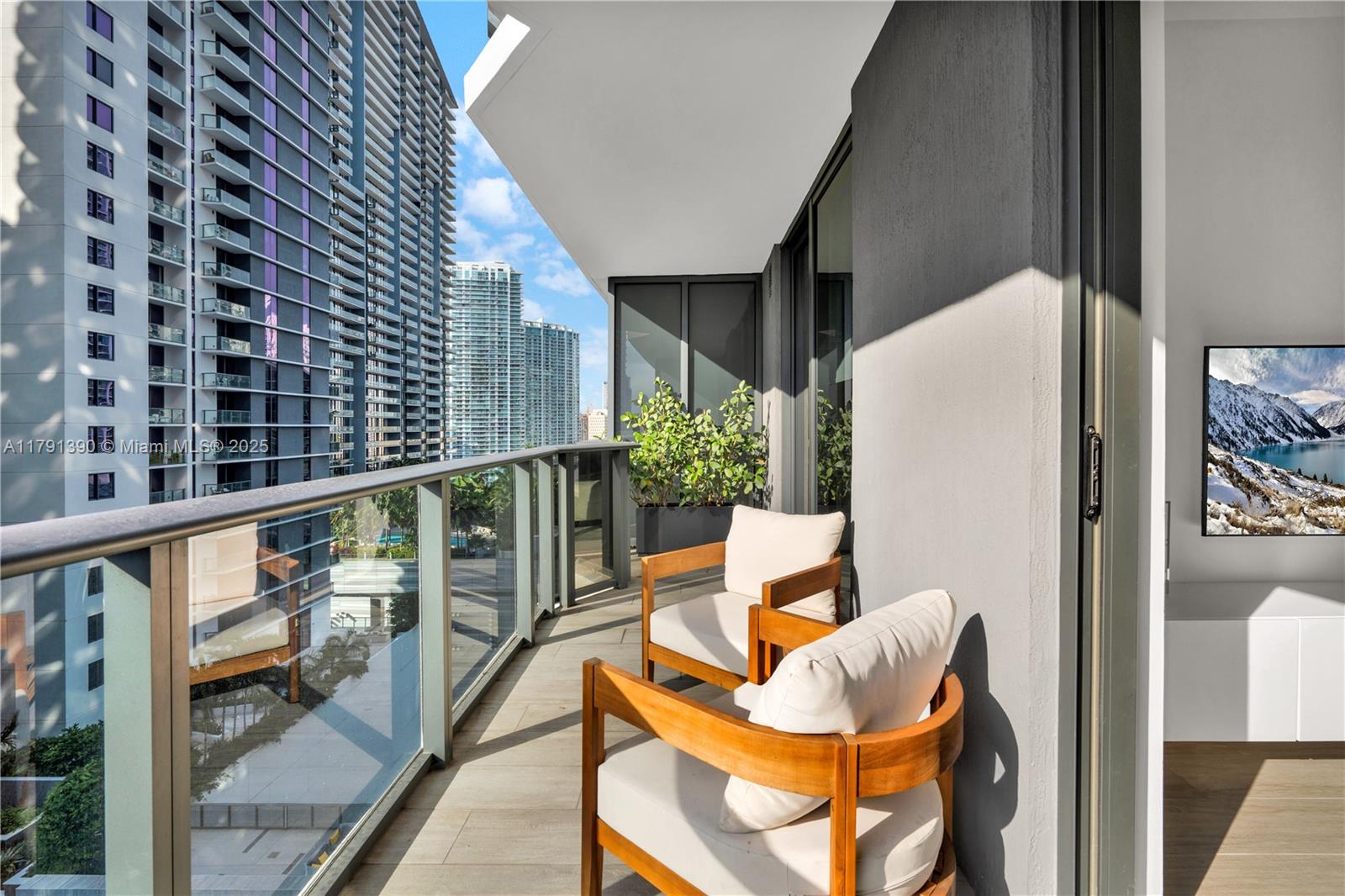 45 SW 9th St # 1507