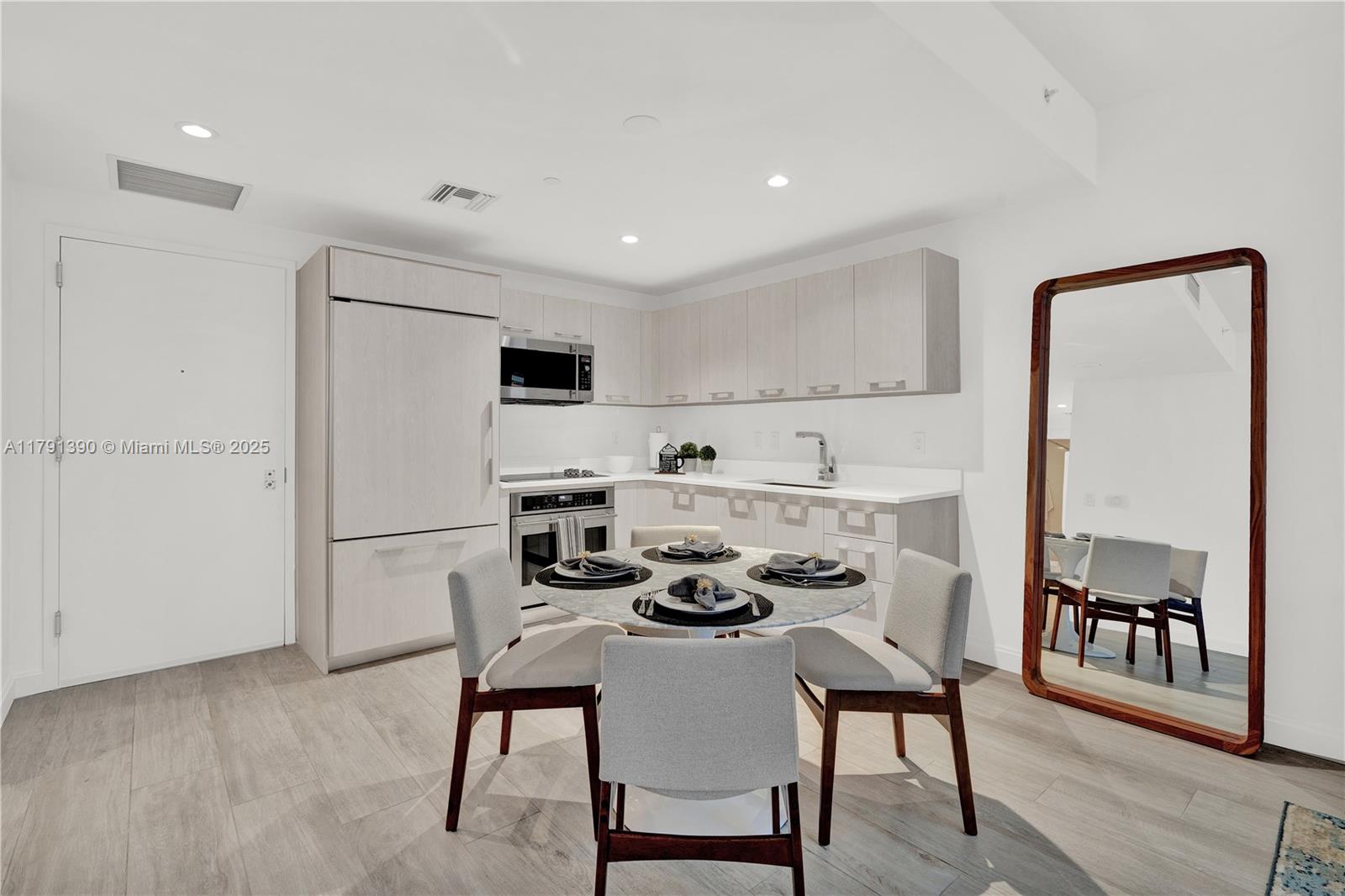 45 SW 9th St # 1507