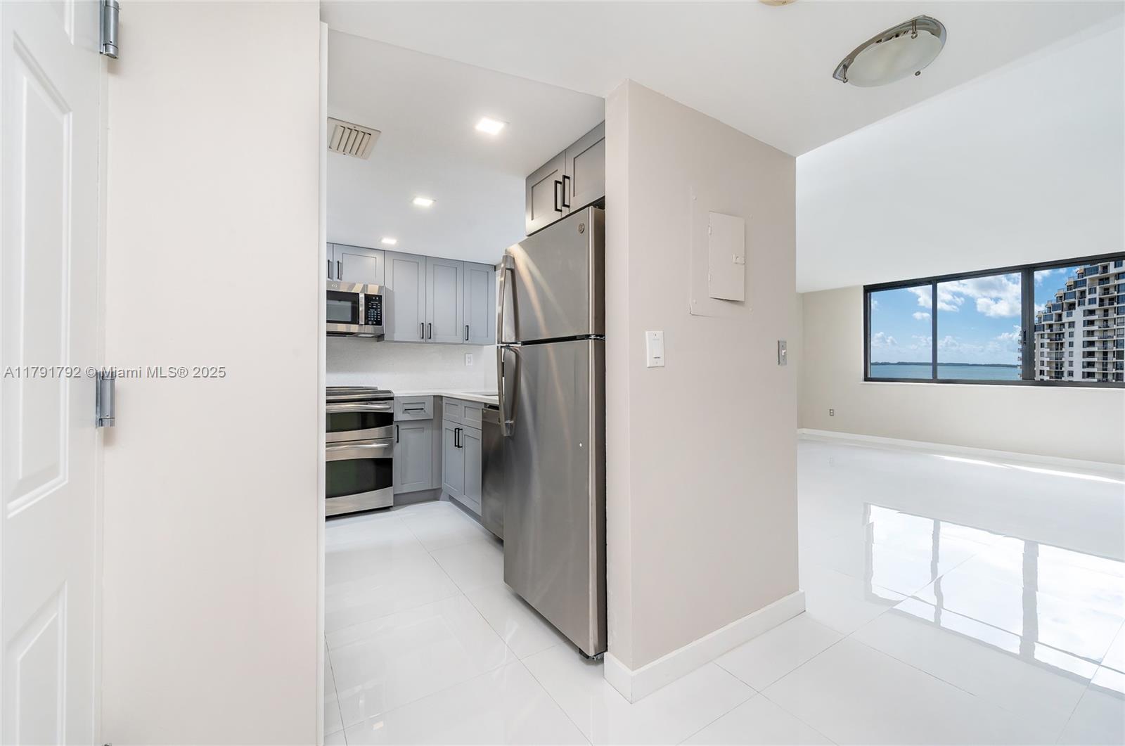 540 Brickell Key Dr # 905