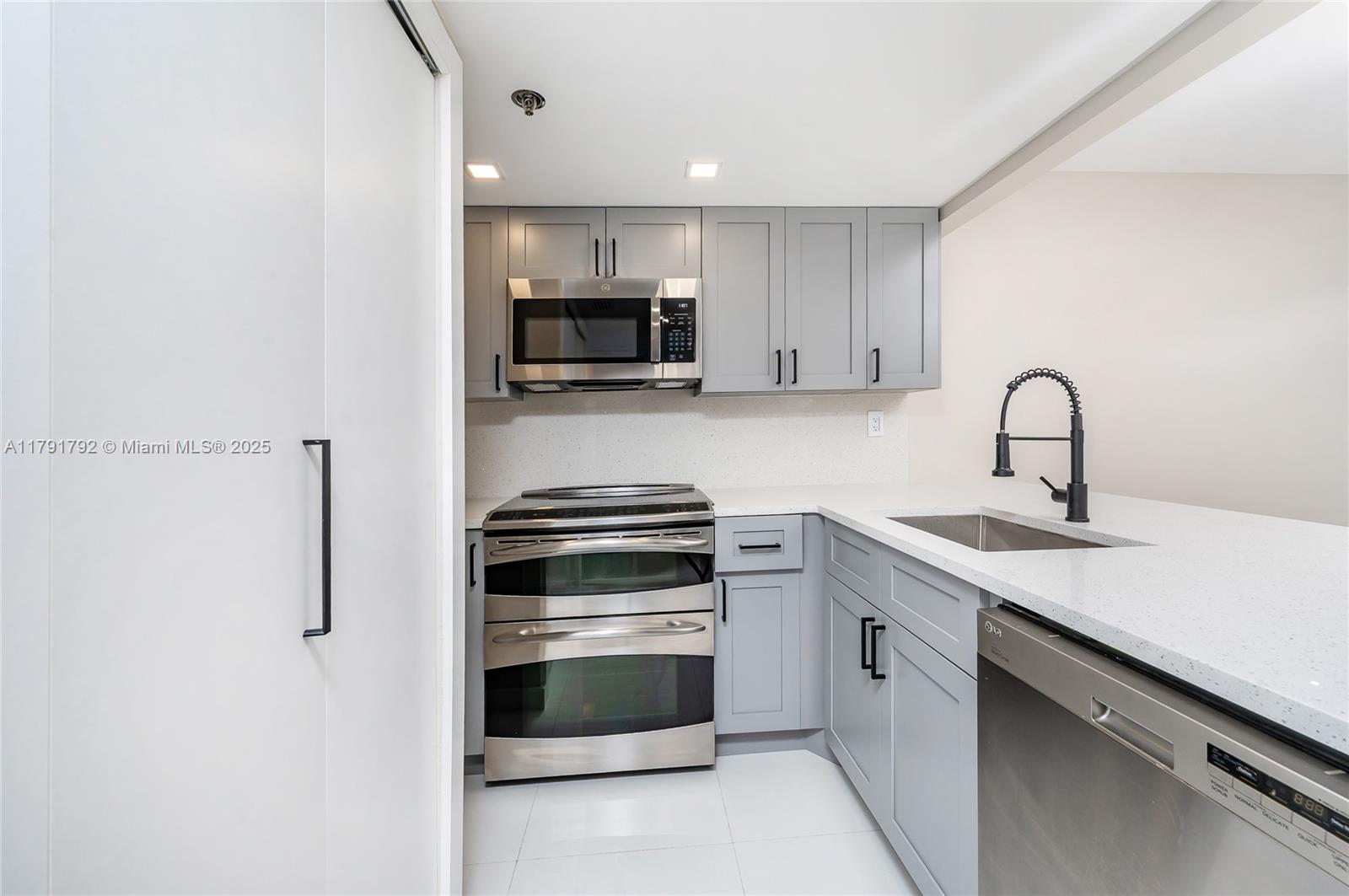 540 Brickell Key Dr # 905