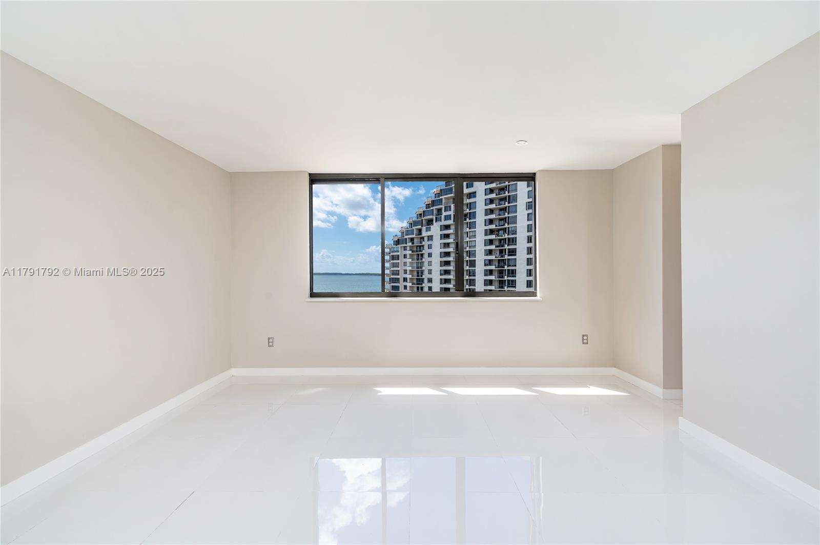 540 Brickell Key Dr # 905