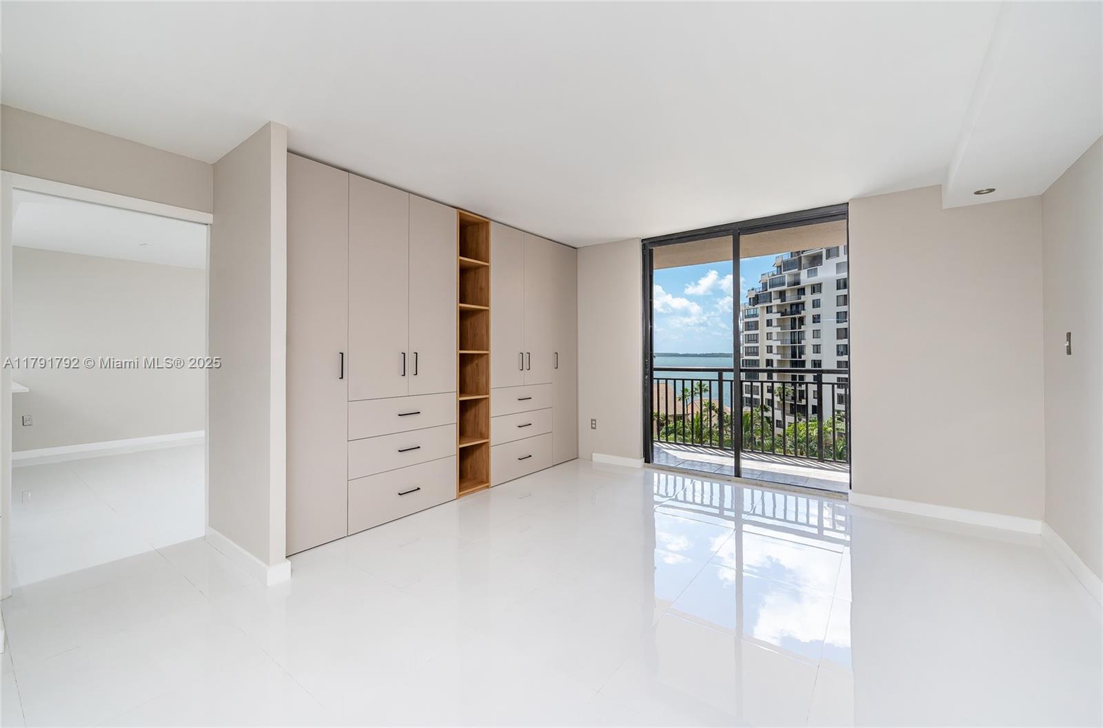 540 Brickell Key Dr # 905