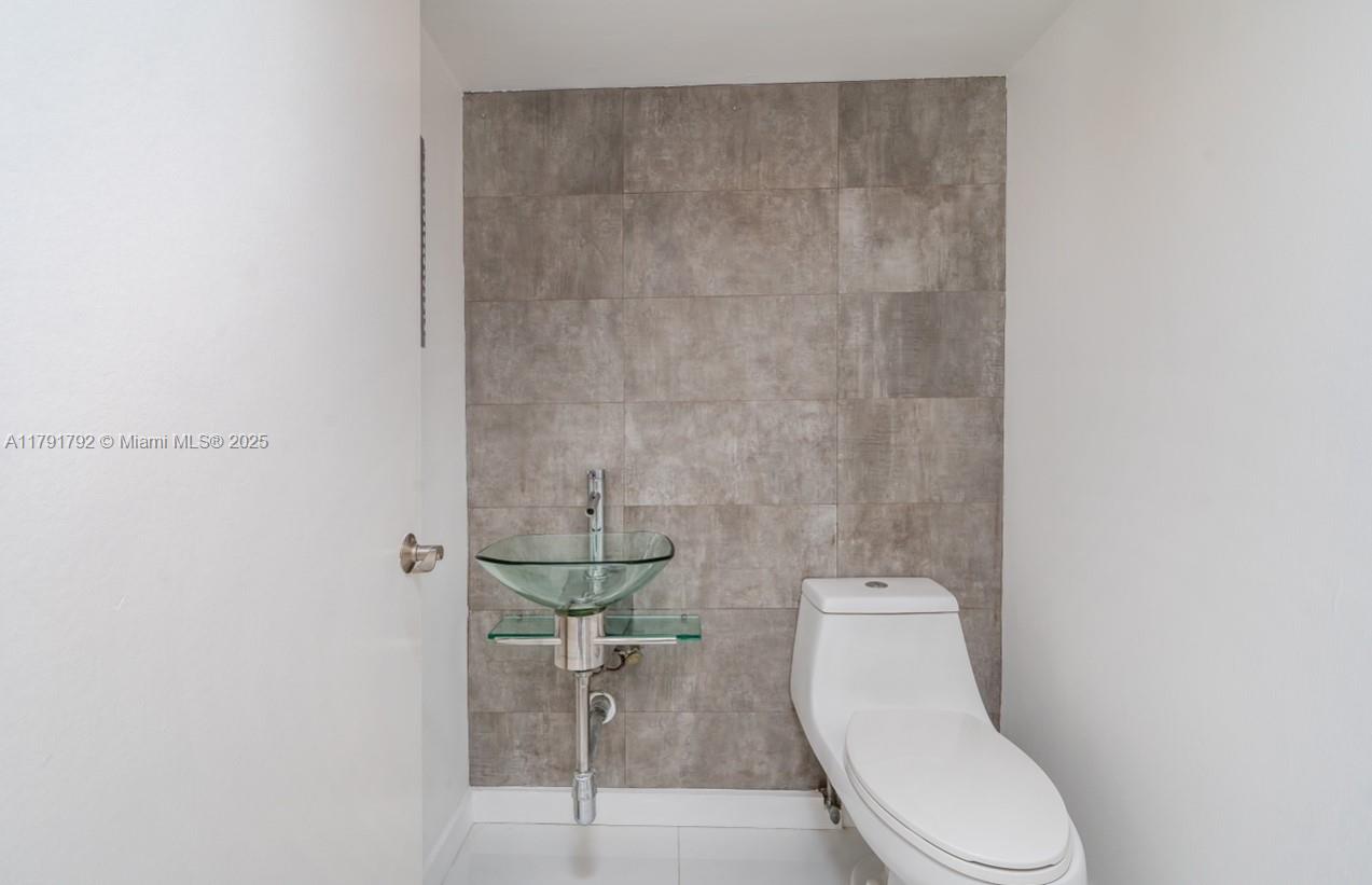 540 Brickell Key Dr # 905