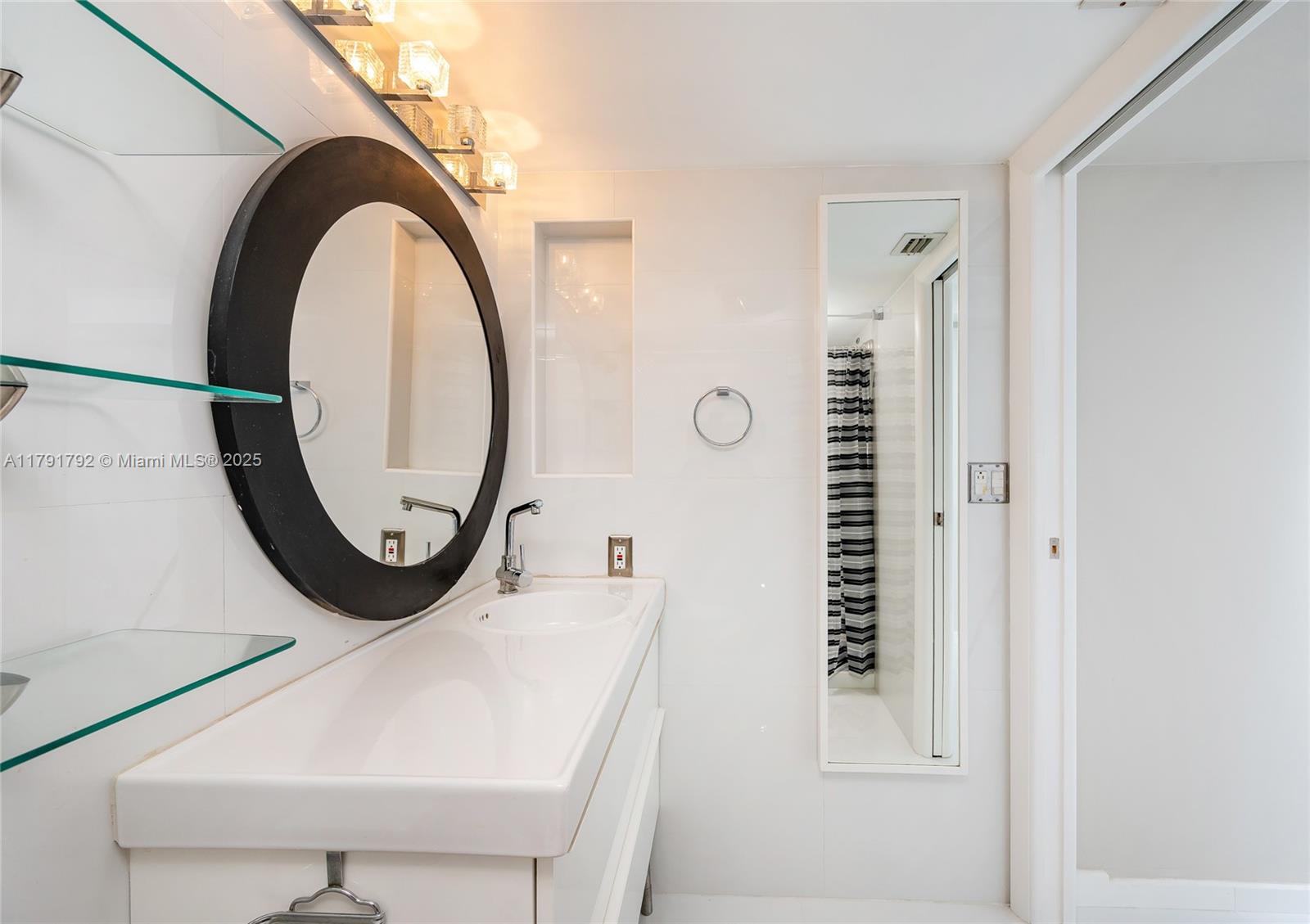 540 Brickell Key Dr # 905