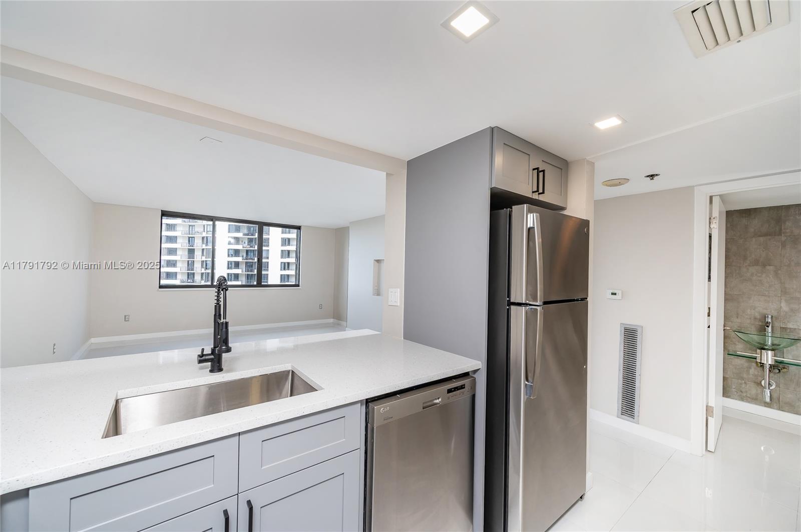 540 Brickell Key Dr # 905