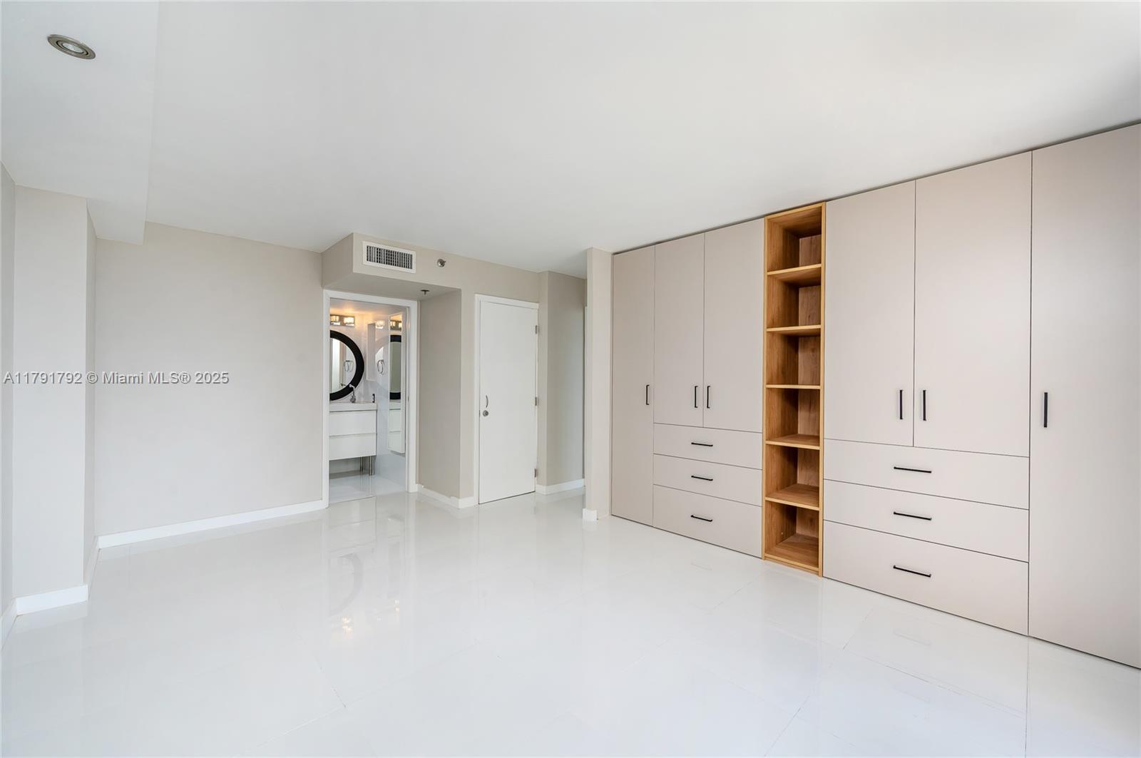 540 Brickell Key Dr # 905