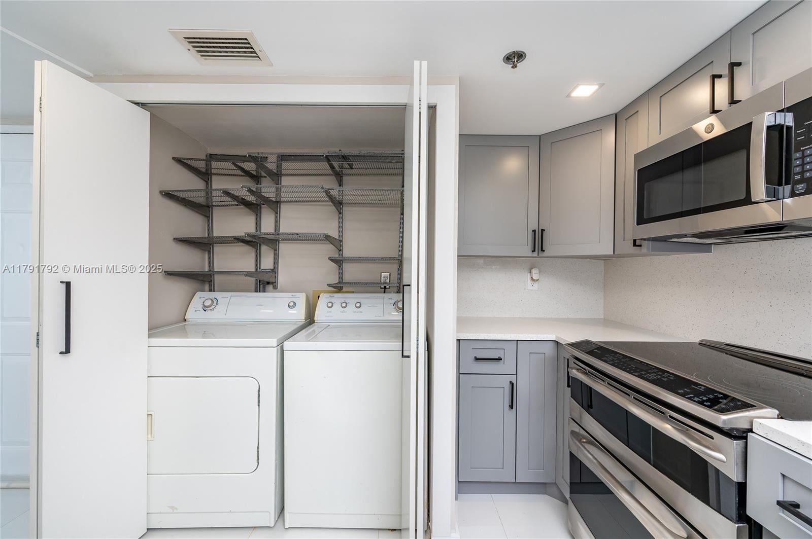 540 Brickell Key Dr # 905