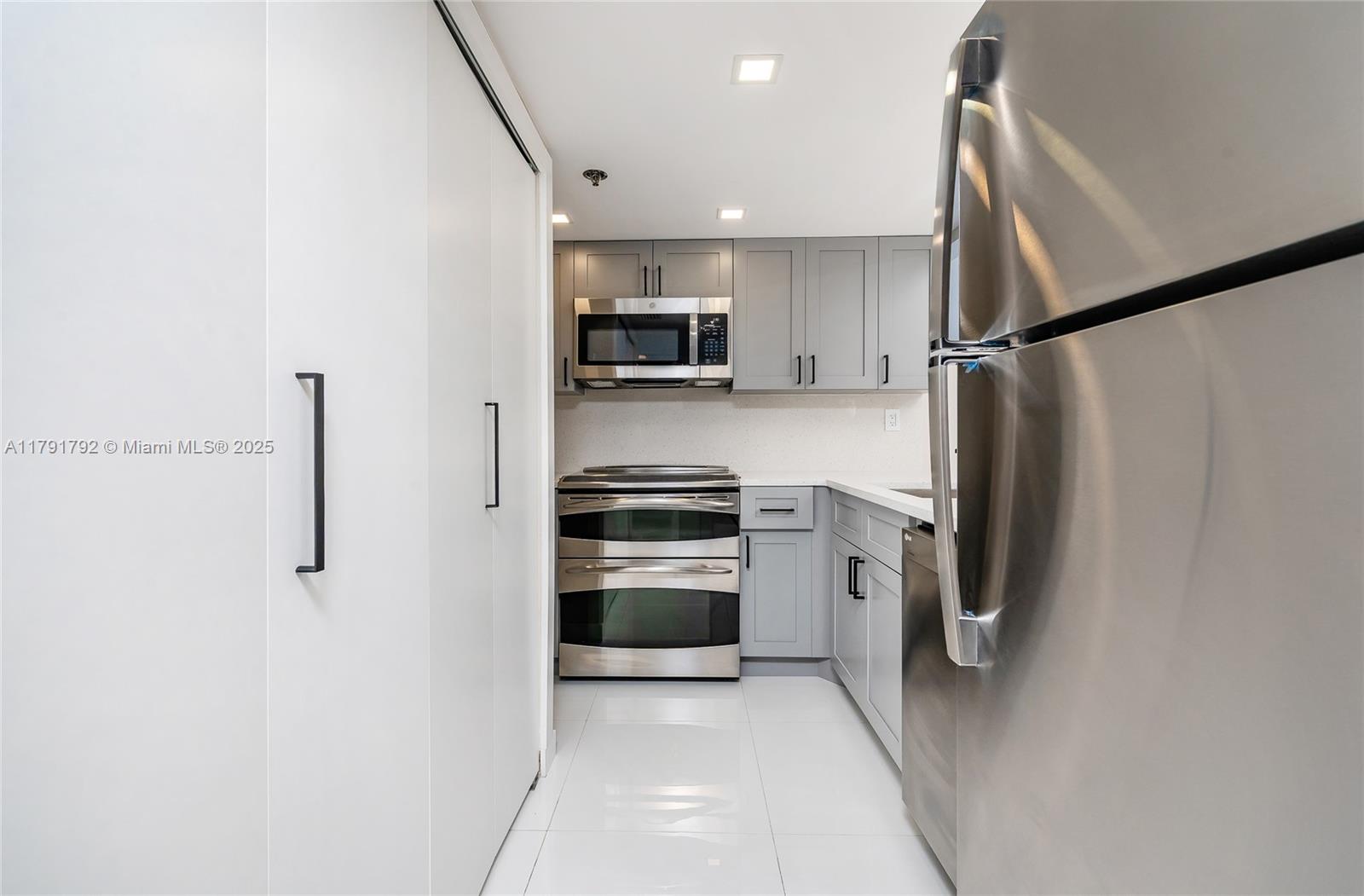 540 Brickell Key Dr # 905