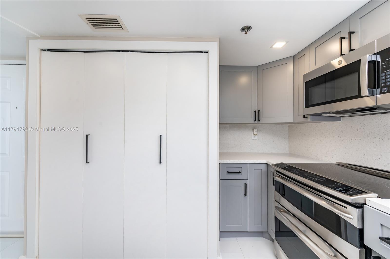 540 Brickell Key Dr # 905