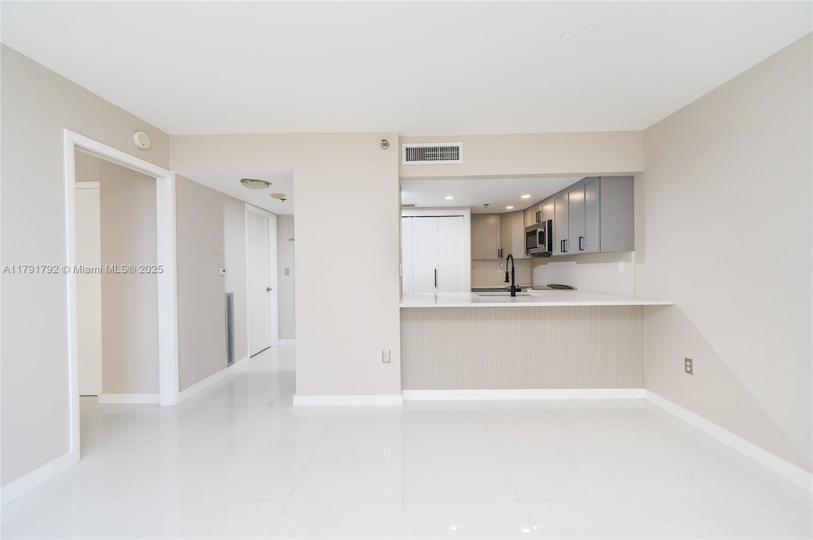 540 Brickell Key Dr # 905