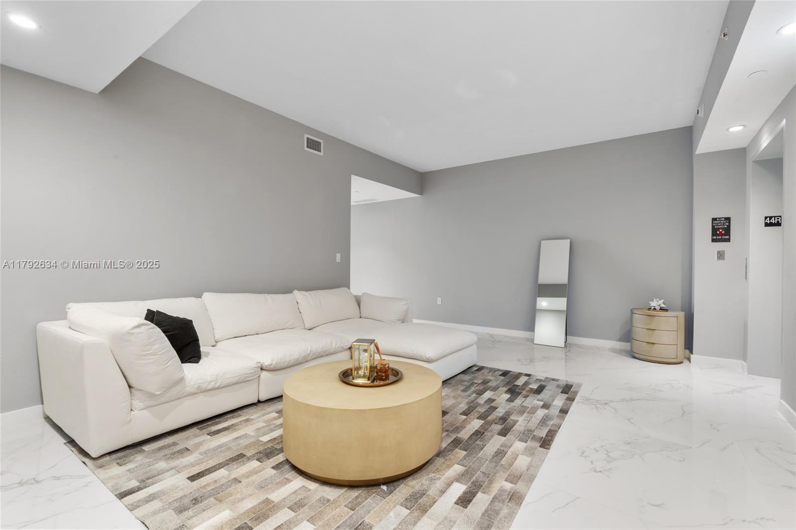 1010 Brickell Ave # 4401