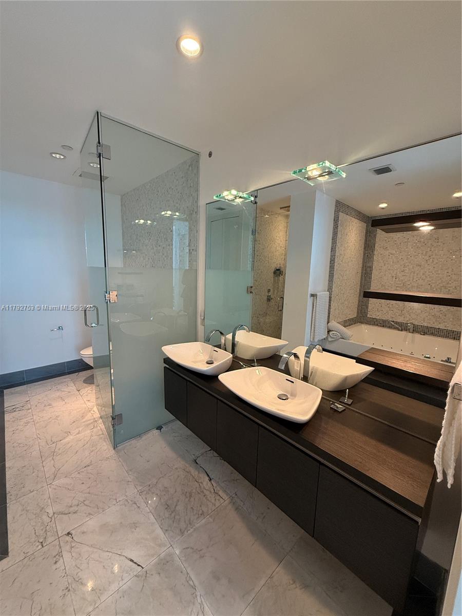200 Biscayne Boulevard Way # 4911