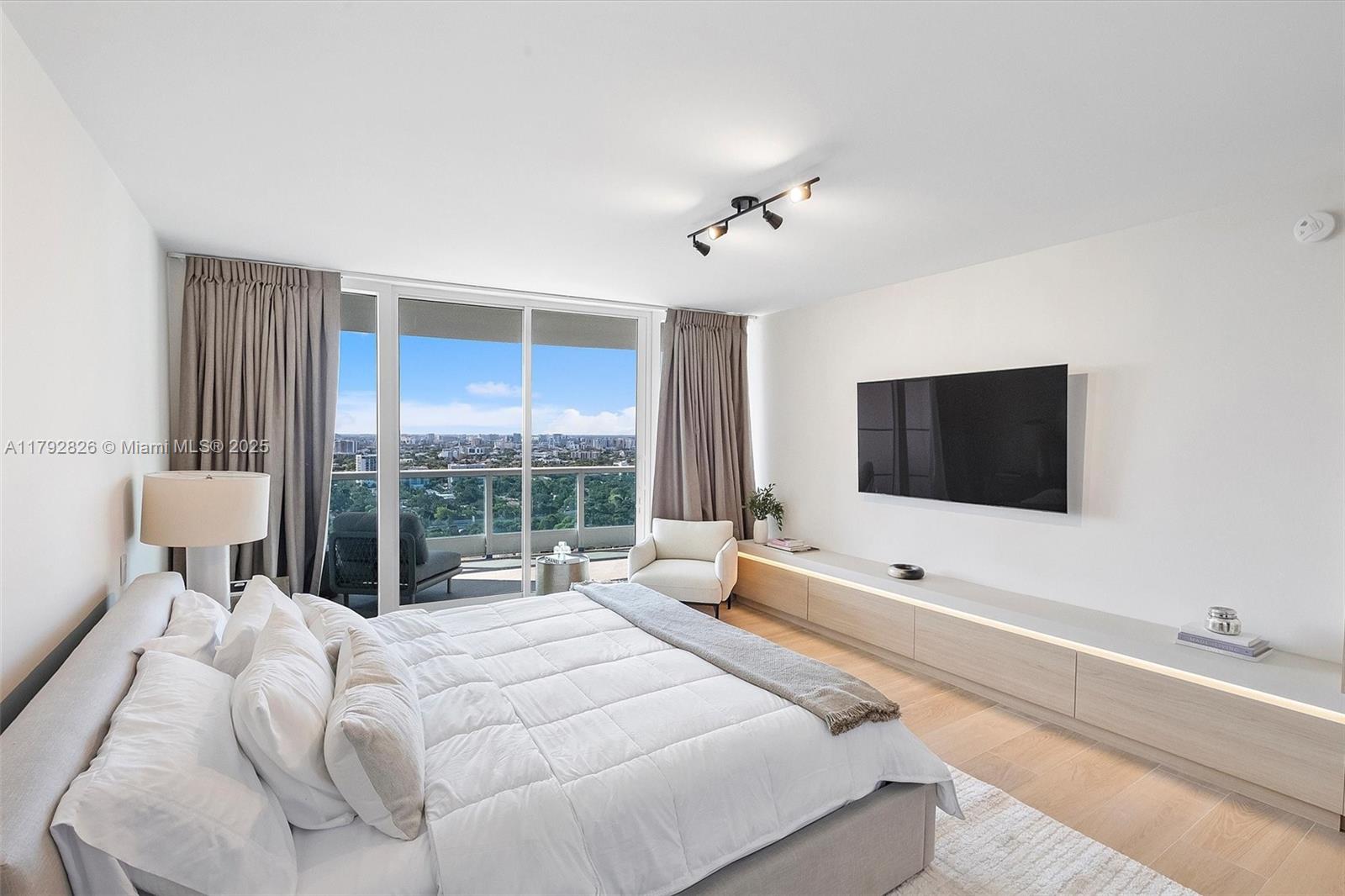 2127 Brickell Ave # 2704