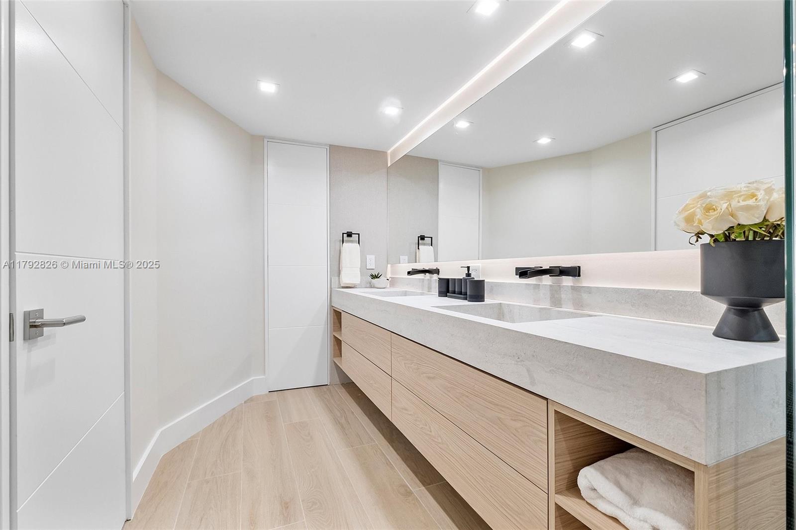 2127 Brickell Ave # 2704