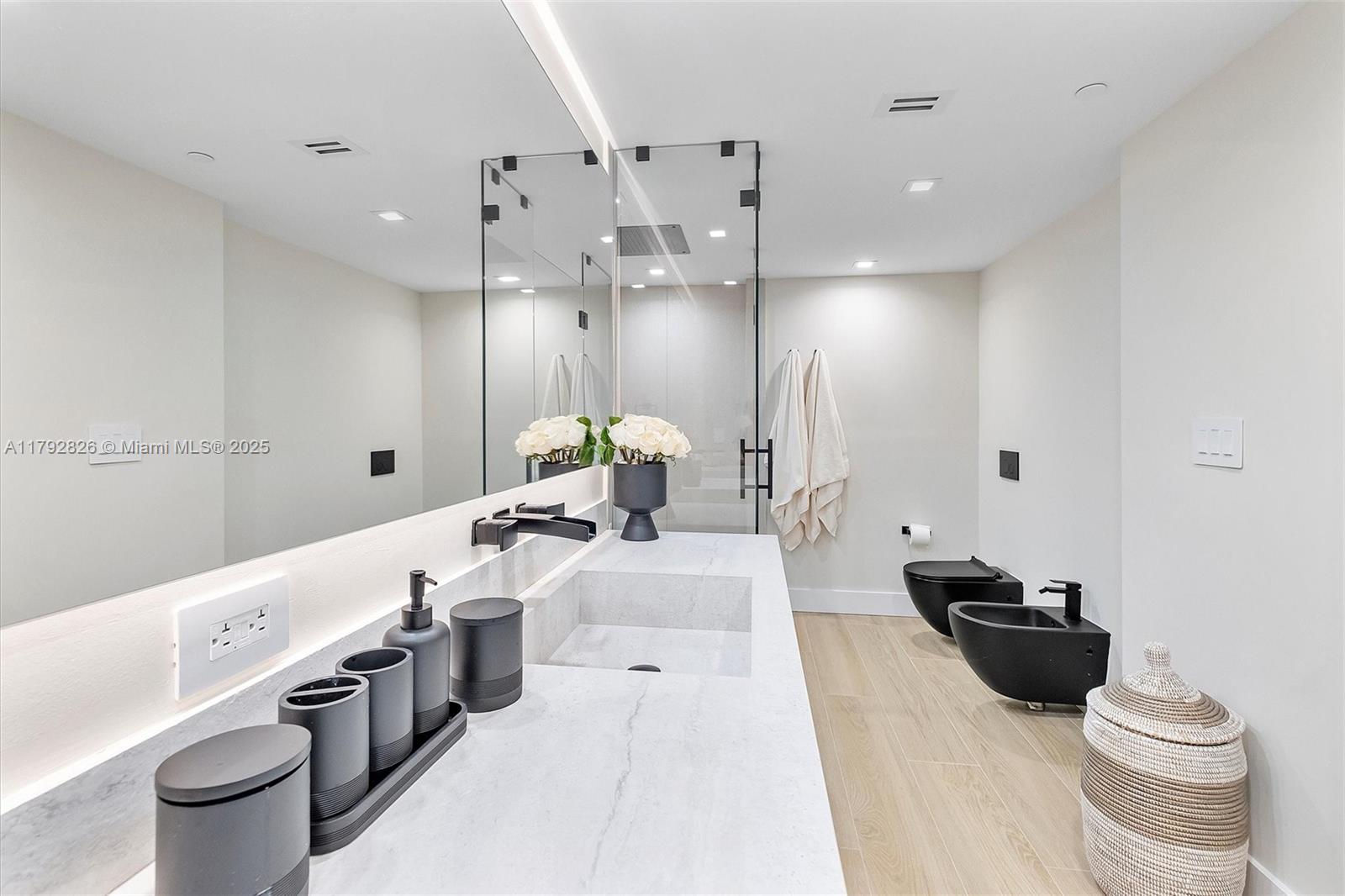2127 Brickell Ave # 2704