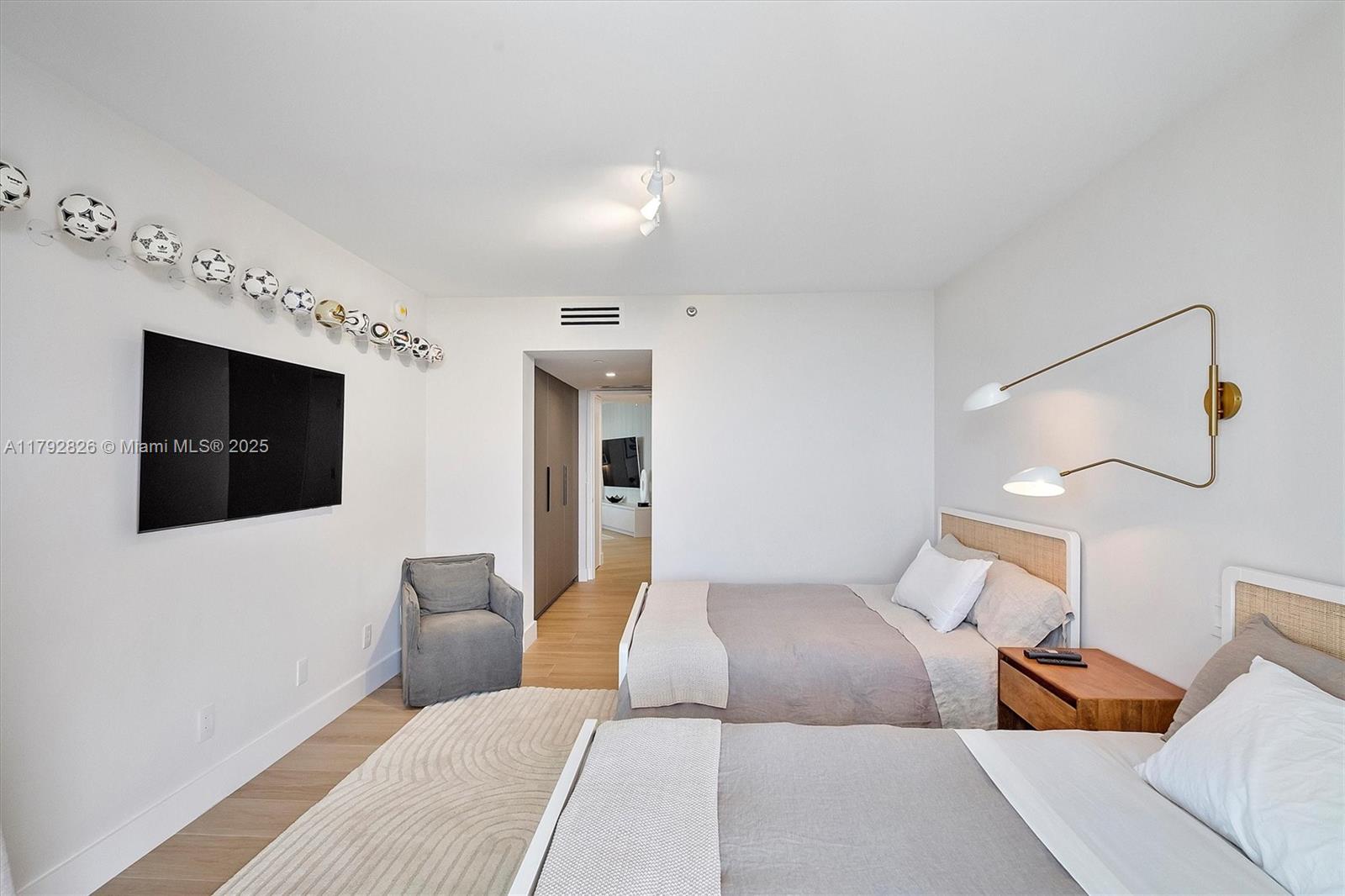 2127 Brickell Ave # 2704