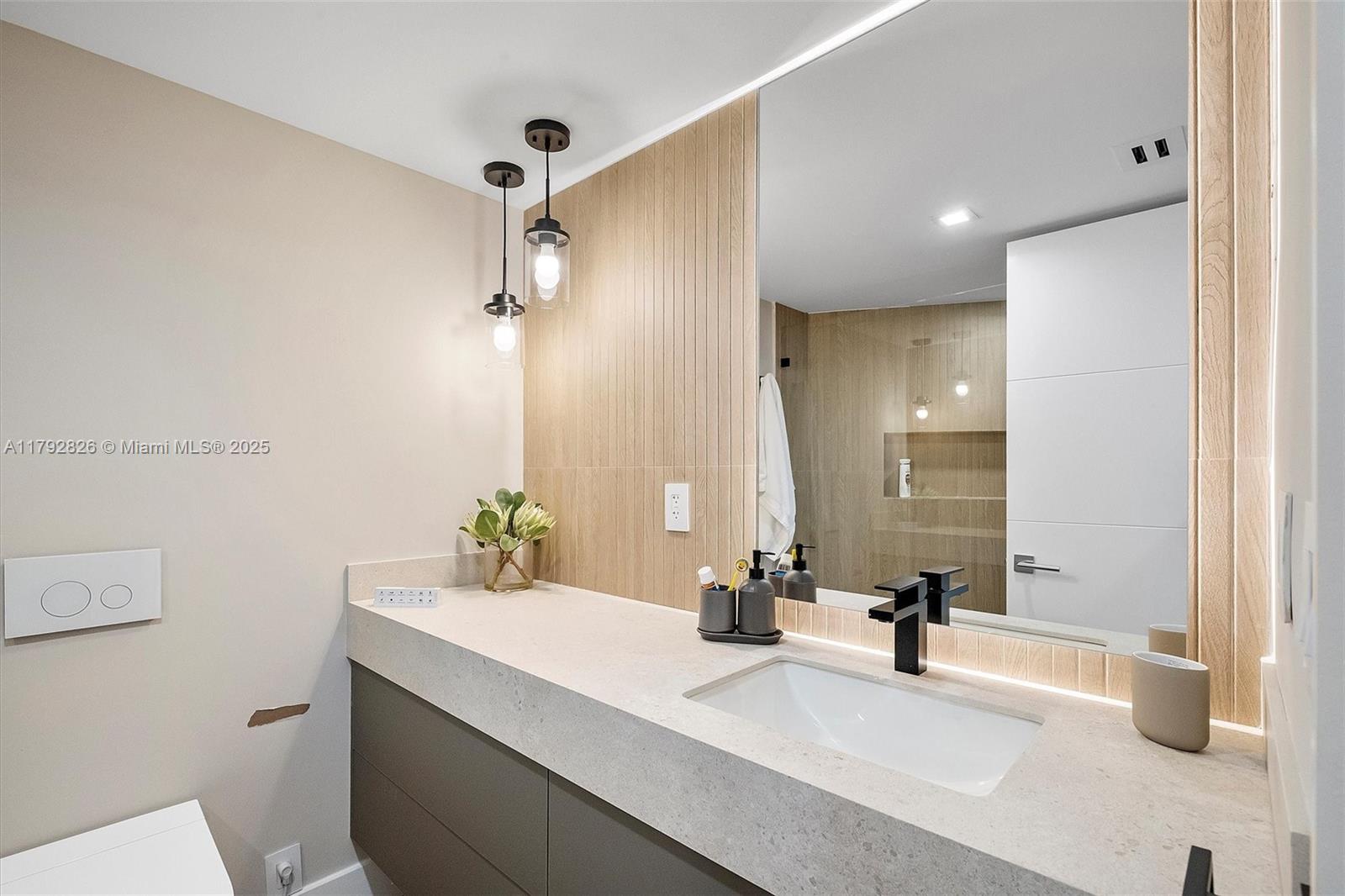 2127 Brickell Ave # 2704