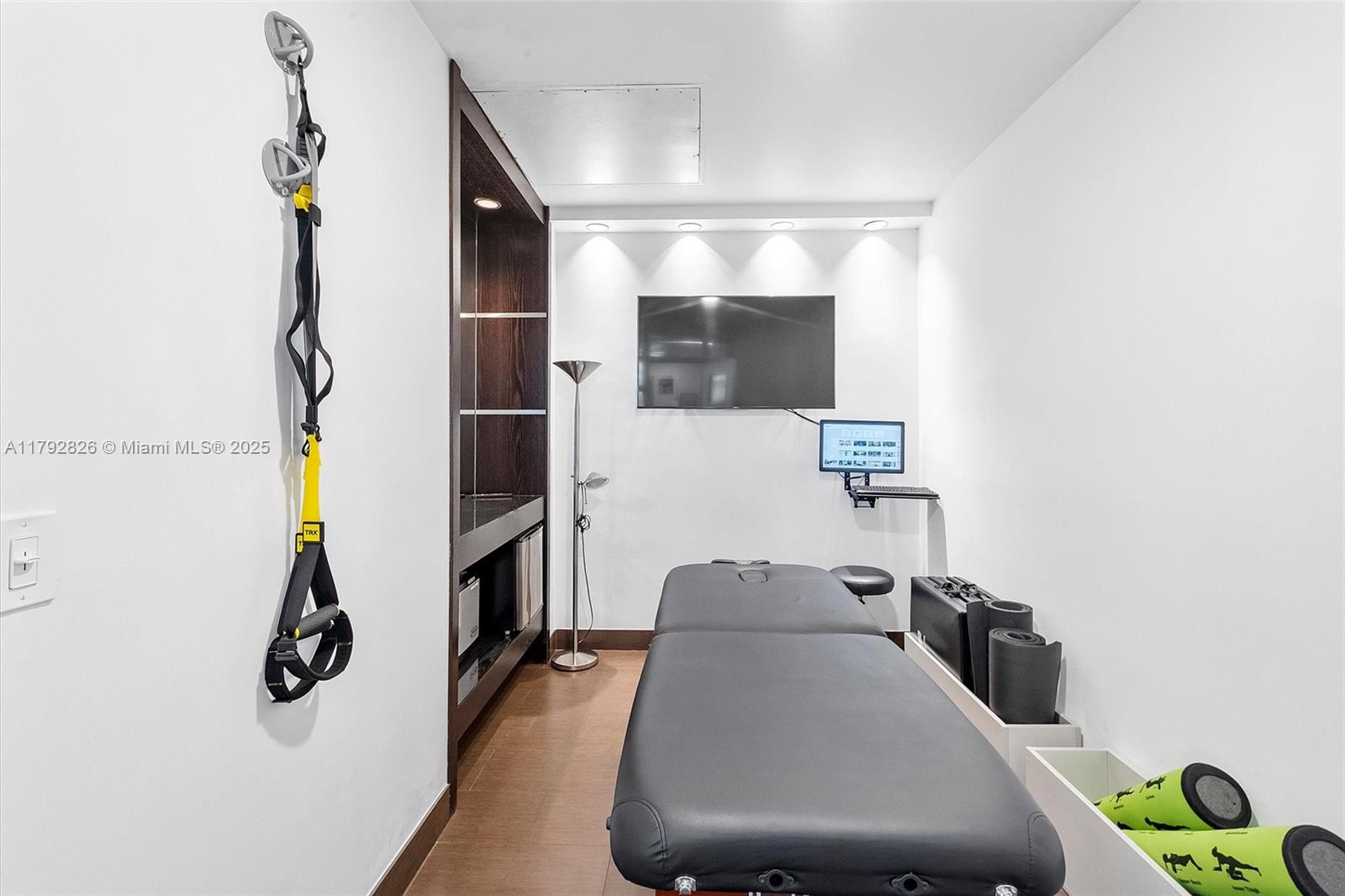 2127 Brickell Ave # 2704