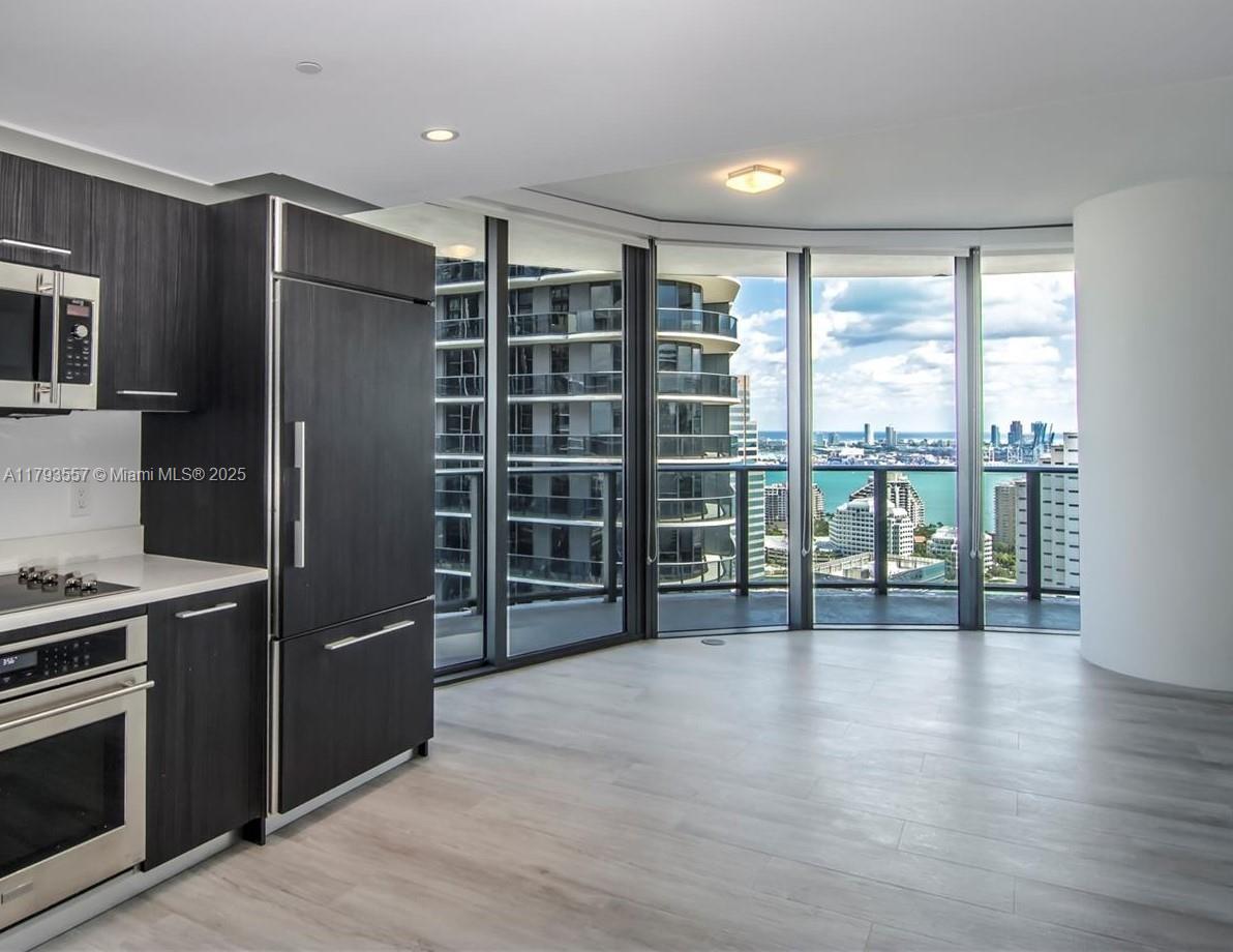 45 SW 9th St # 3501