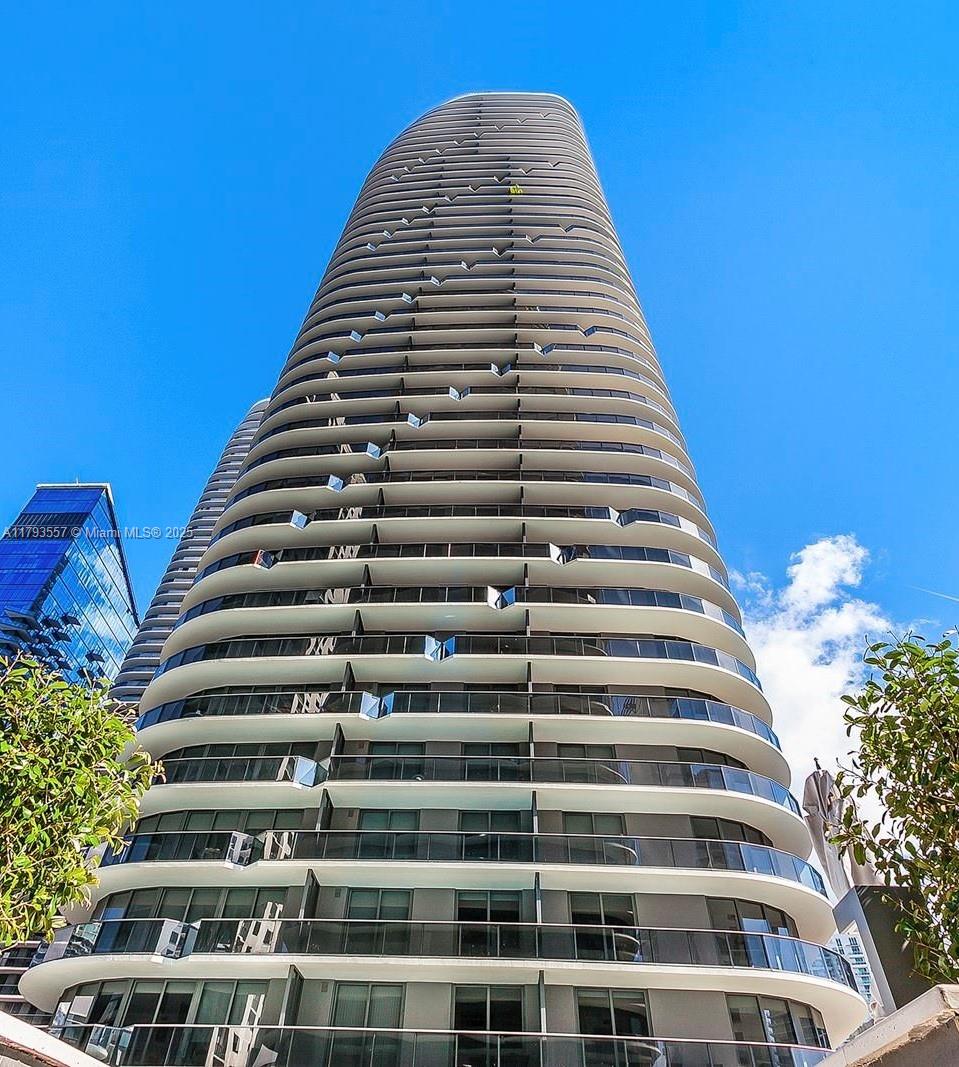 45 SW 9th St # 3501