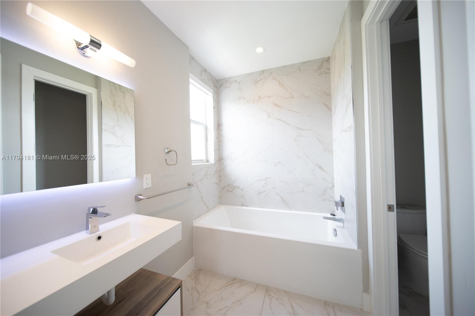 3667 SW 26th St # 3667