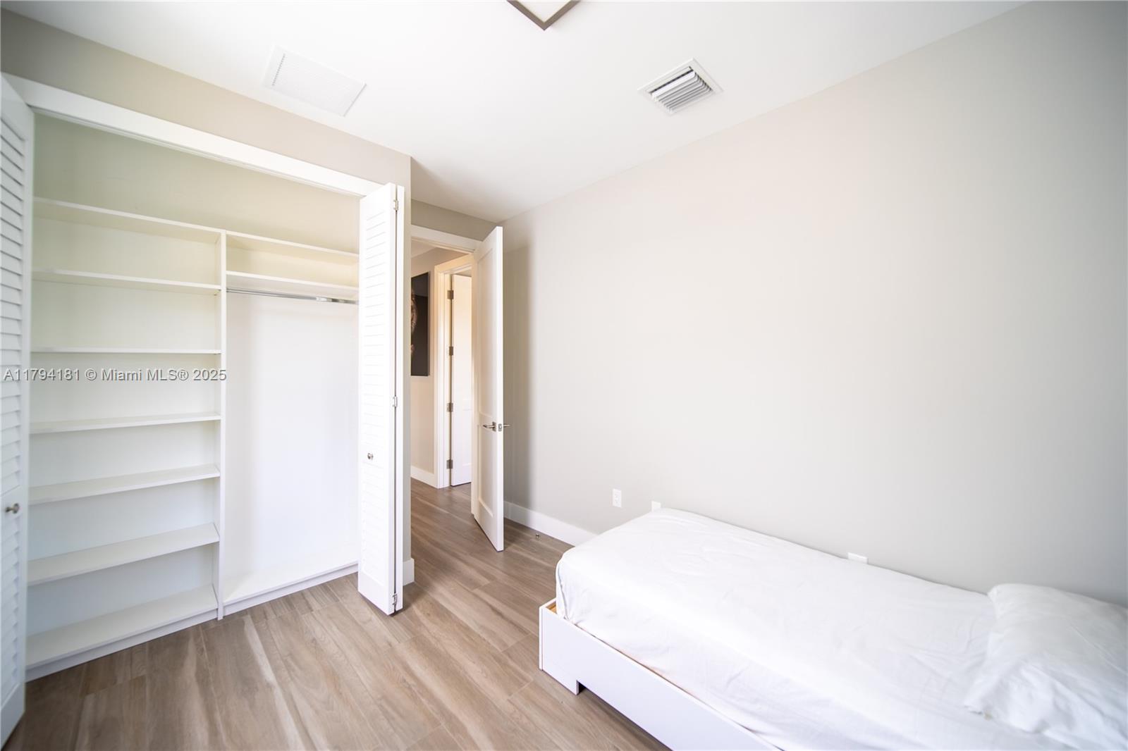 3667 SW 26th St # 3667