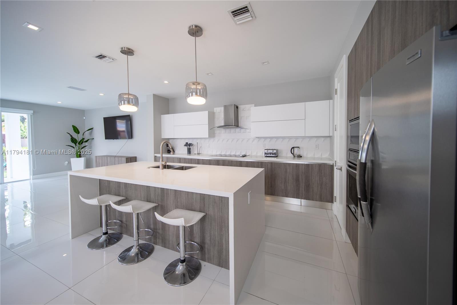 3667 SW 26th St # 3667