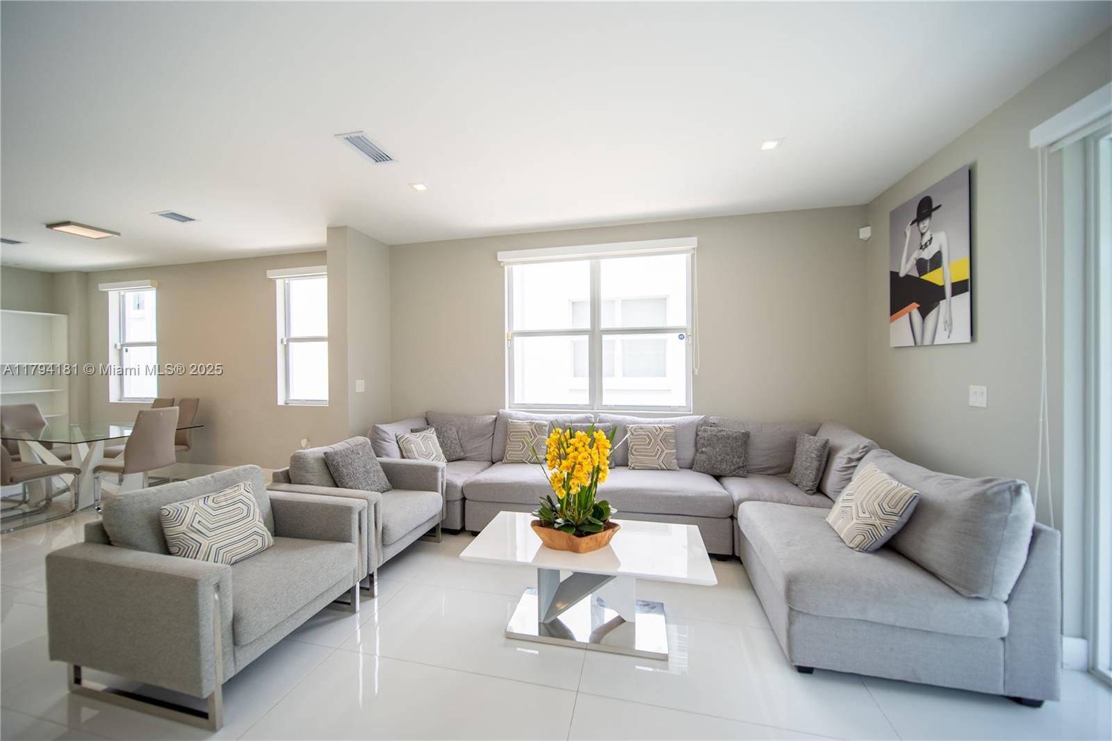 3667 SW 26th St # 3667