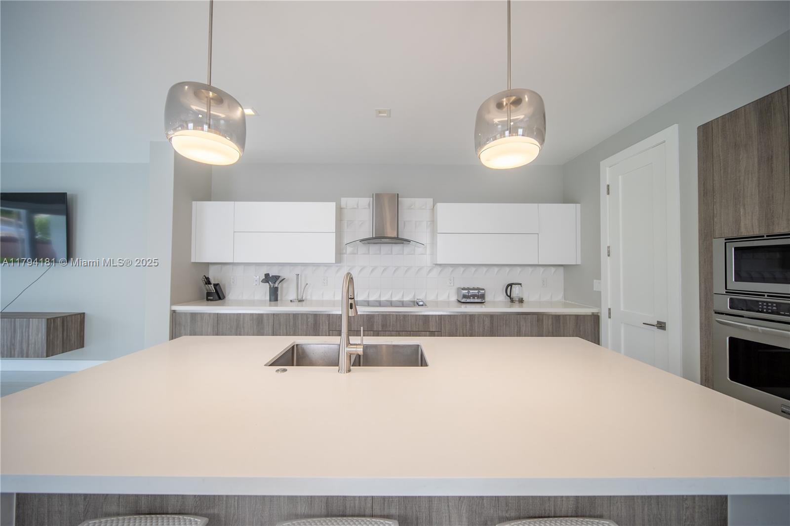 3667 SW 26th St # 3667