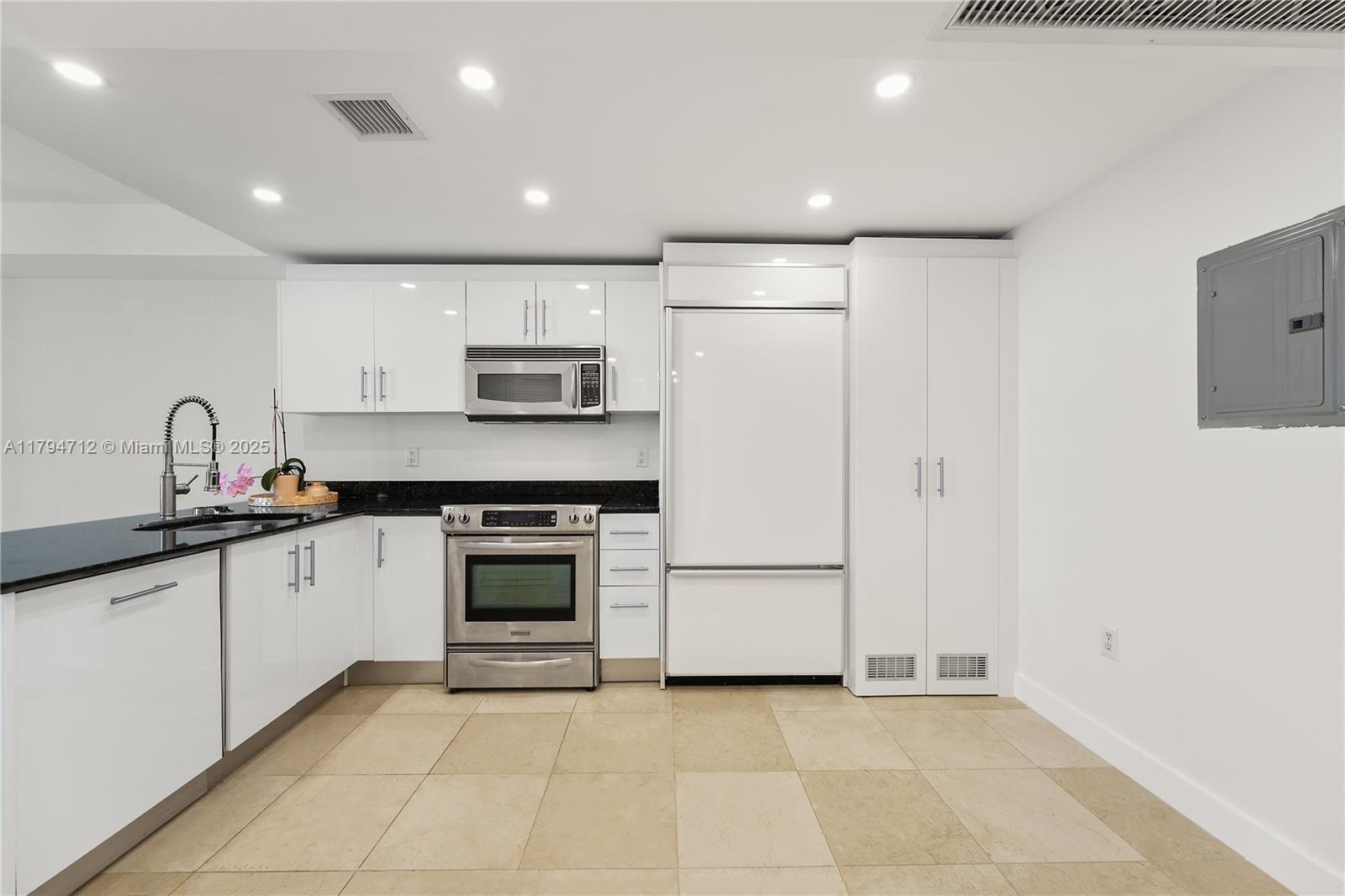 10275 Collins Ave # 801