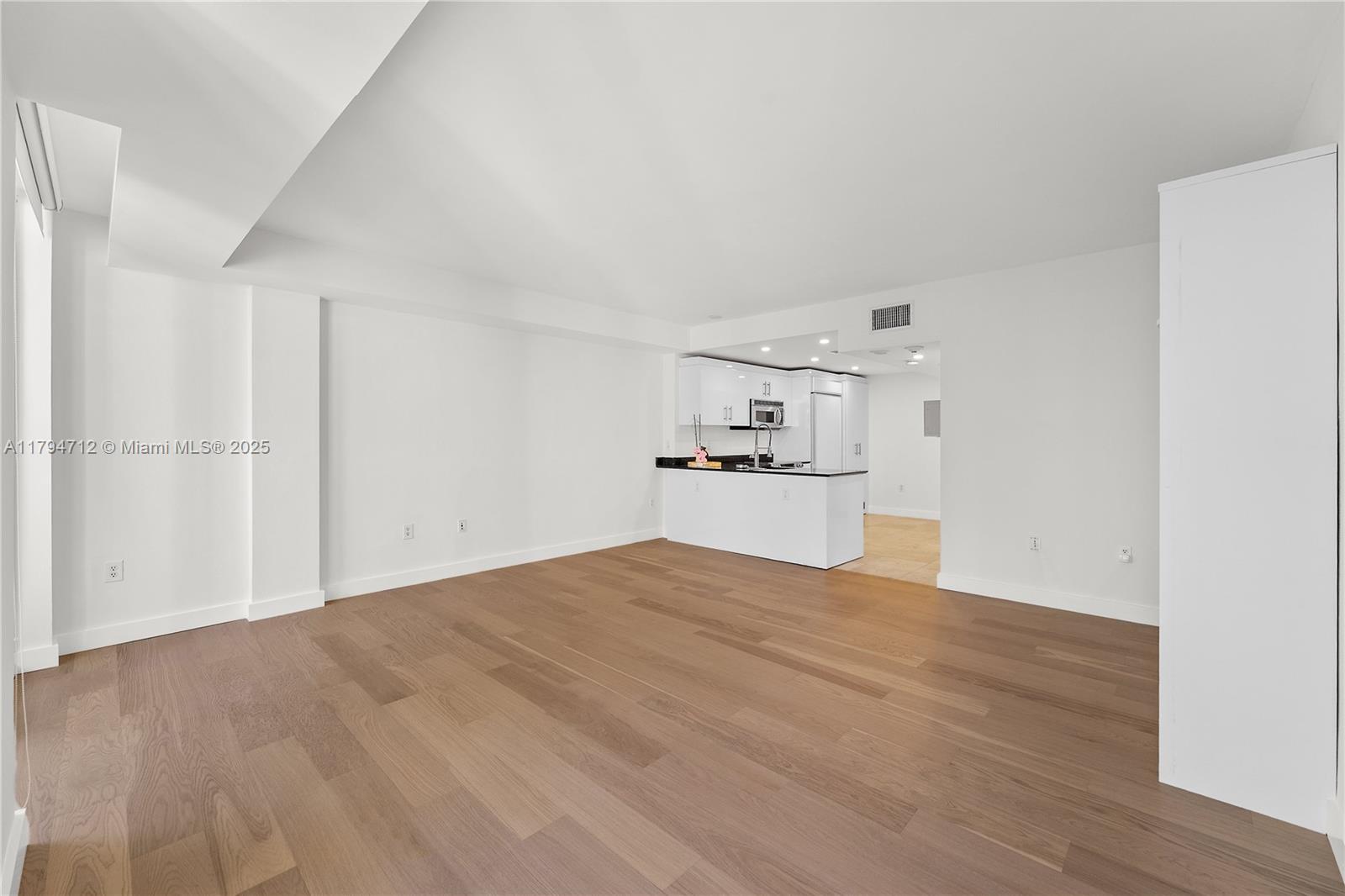 10275 Collins Ave # 801