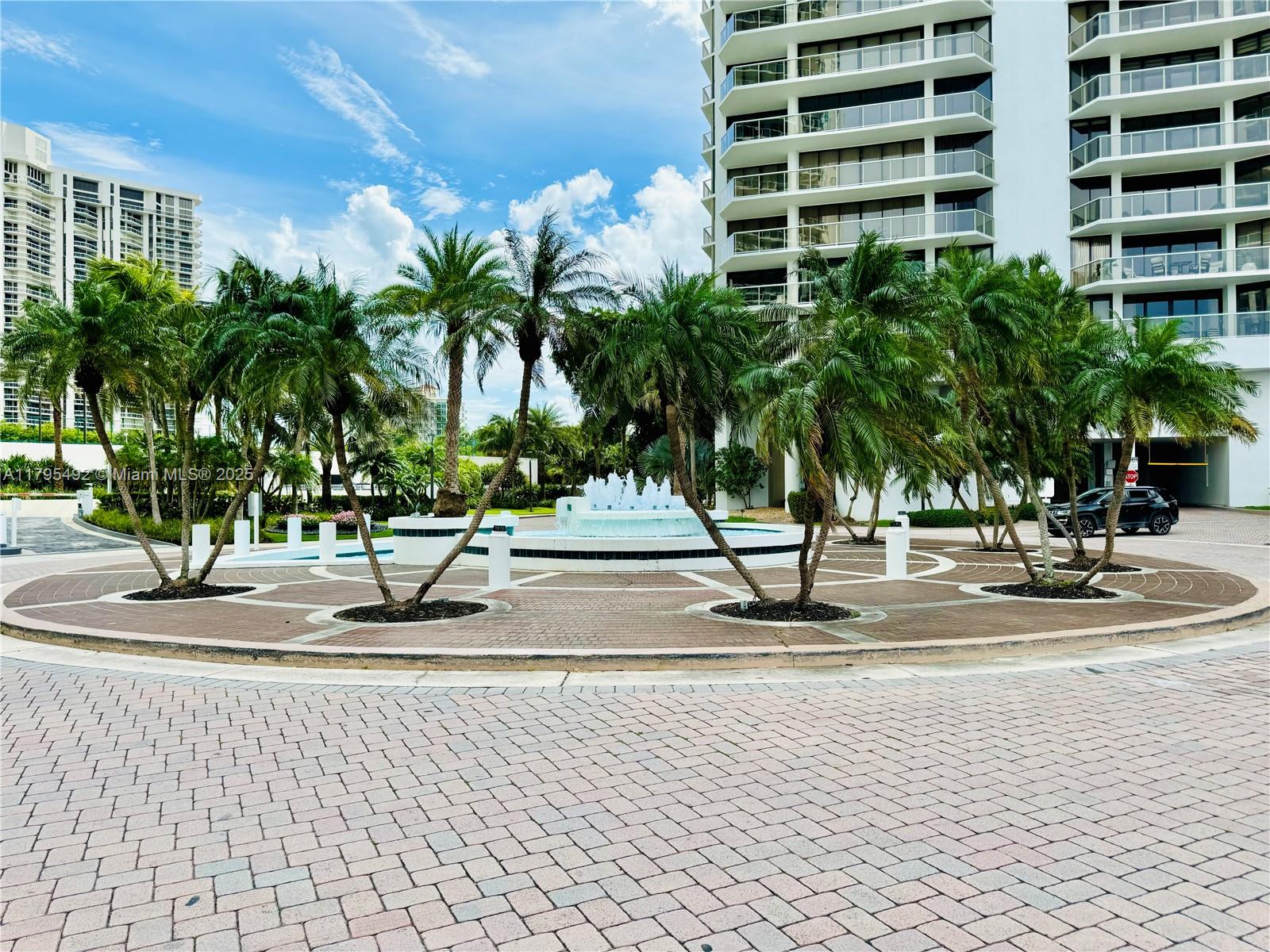 20281 E Country Club Dr # 511