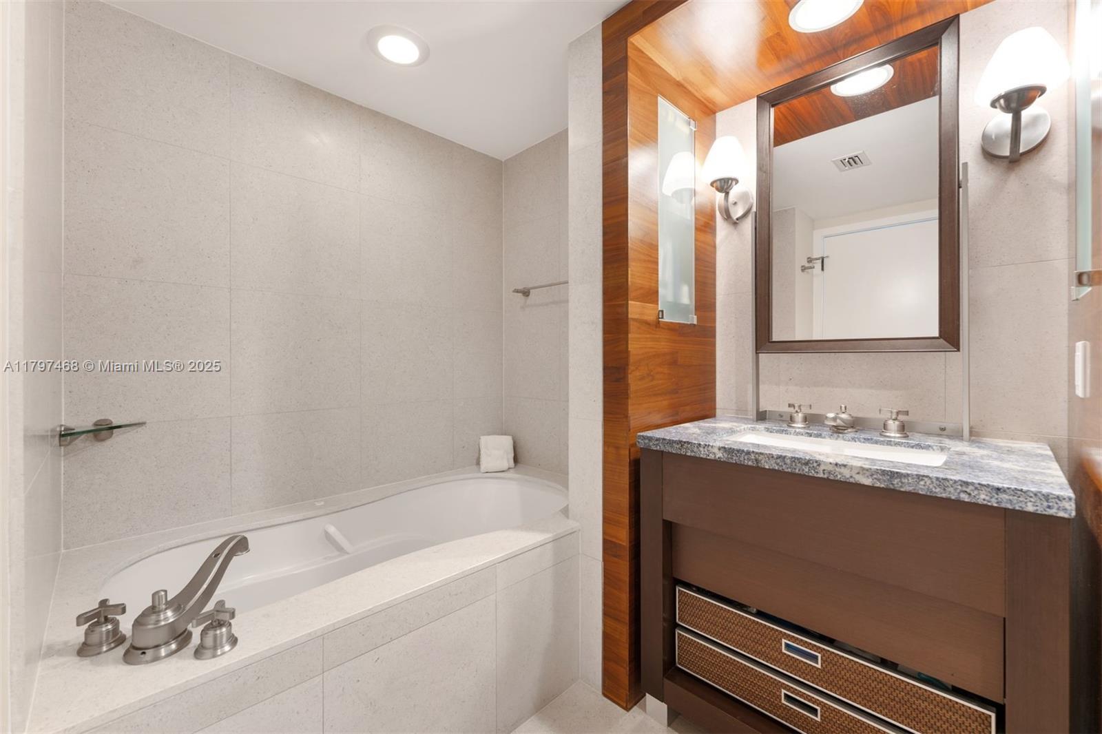 6801 Collins Ave Unit: PH10