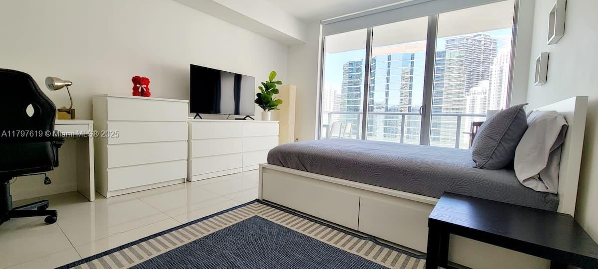 1300 Brickell Bay Dr # 2413
