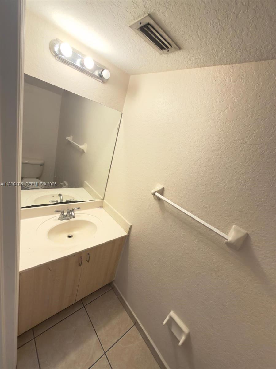 646 SW 7th Ter