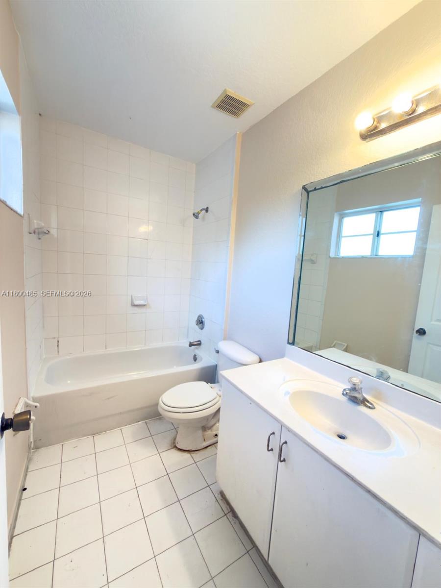 646 SW 7th Ter