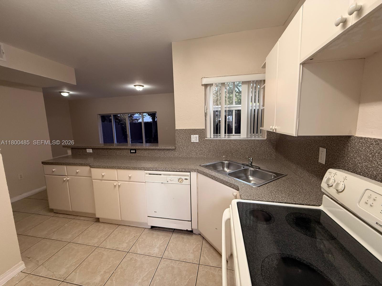 646 SW 7th Ter