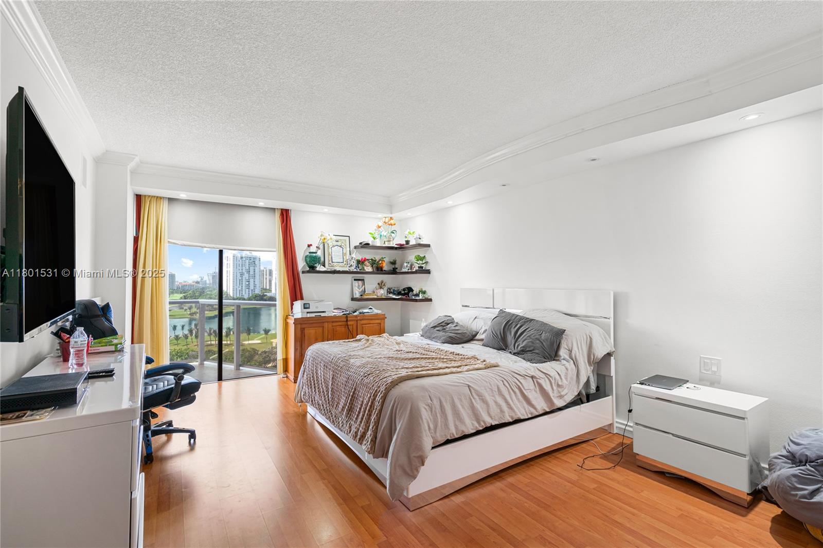 20281 E Country Club Dr # 909