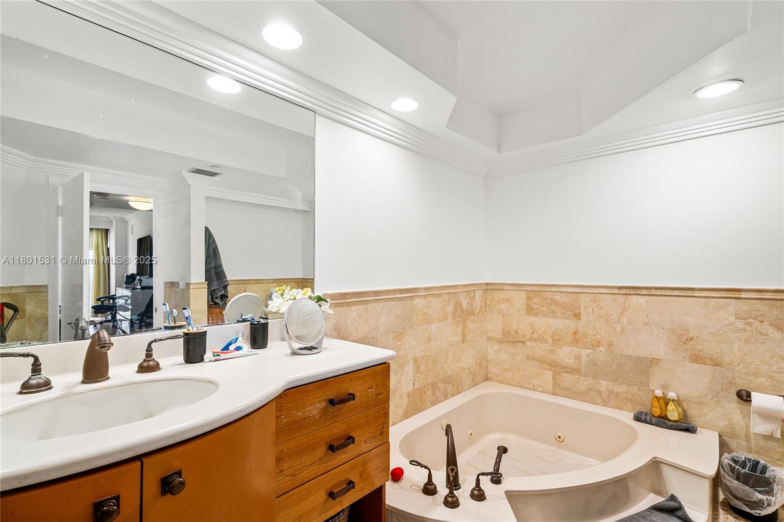 20281 E Country Club Dr # 909