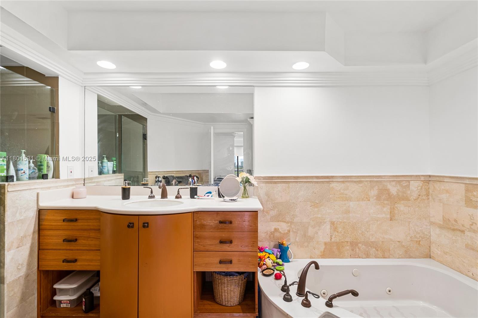 20281 E Country Club Dr # 909