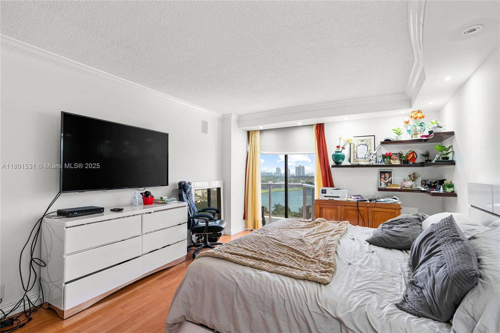 20281 E Country Club Dr # 909