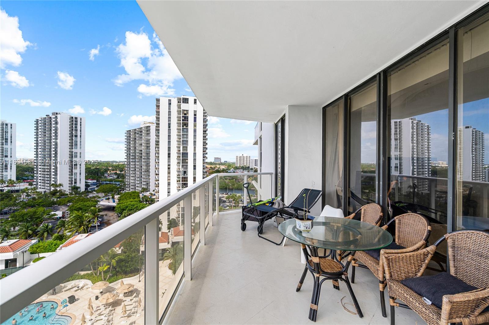 20281 E Country Club Dr # 909